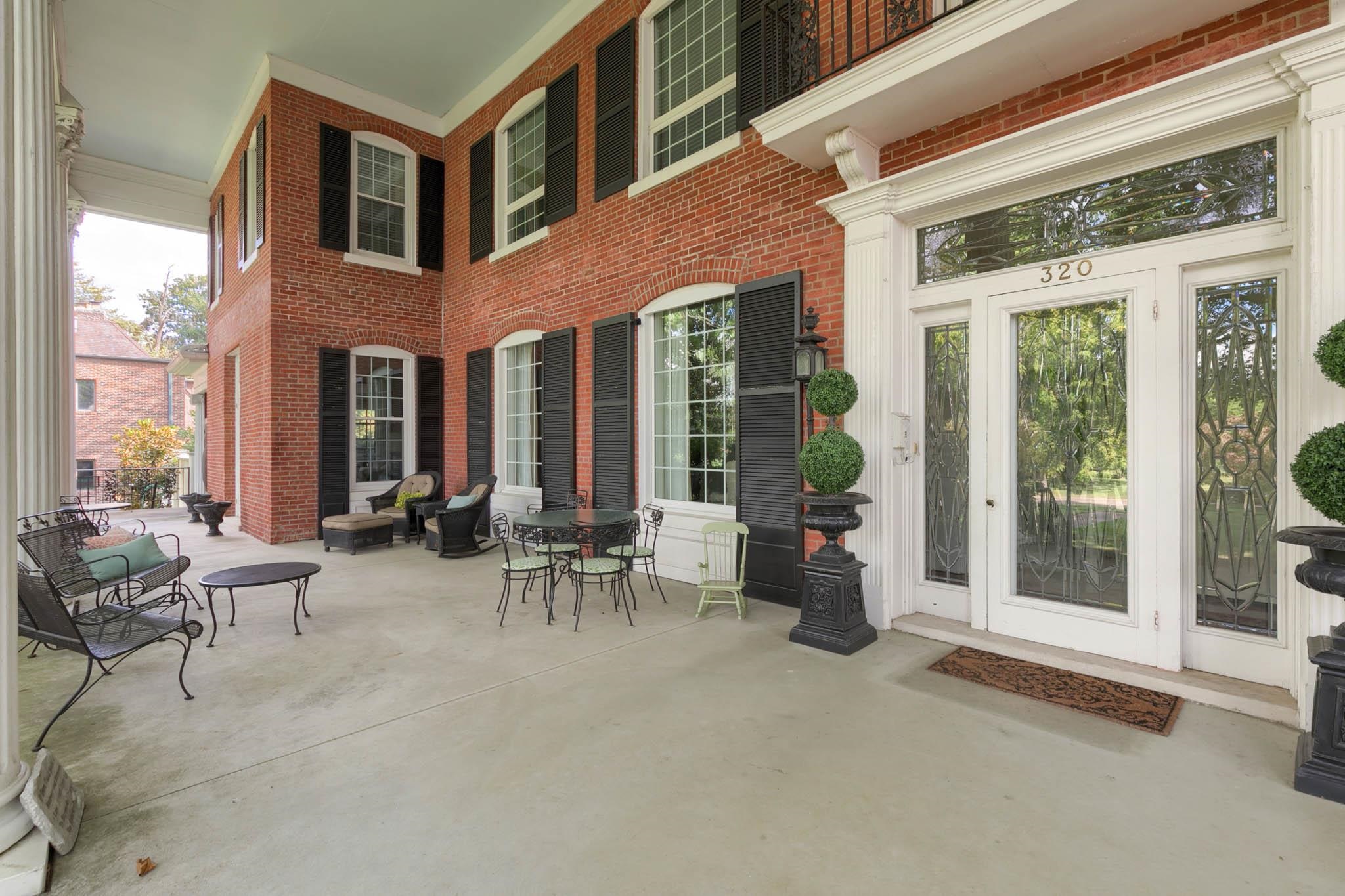 320 Maple Ave, Owensboro, Kentucky 42301-5007, 6 Bedrooms Bedrooms, ,4 BathroomsBathrooms,Single Family Residence,For Sale,Maple Ave,90329