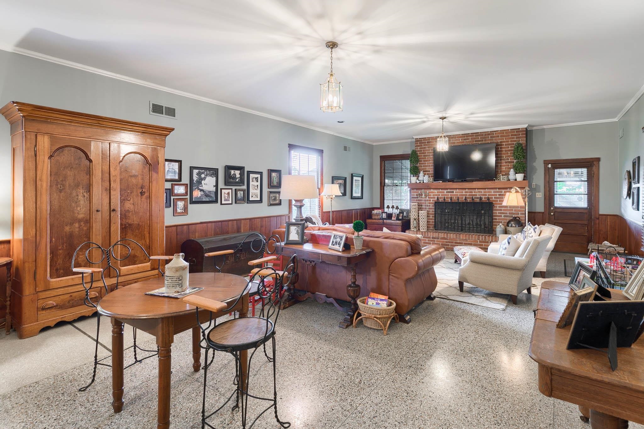 320 Maple Ave, Owensboro, Kentucky 42301-5007, 6 Bedrooms Bedrooms, ,4 BathroomsBathrooms,Single Family Residence,For Sale,Maple Ave,90329