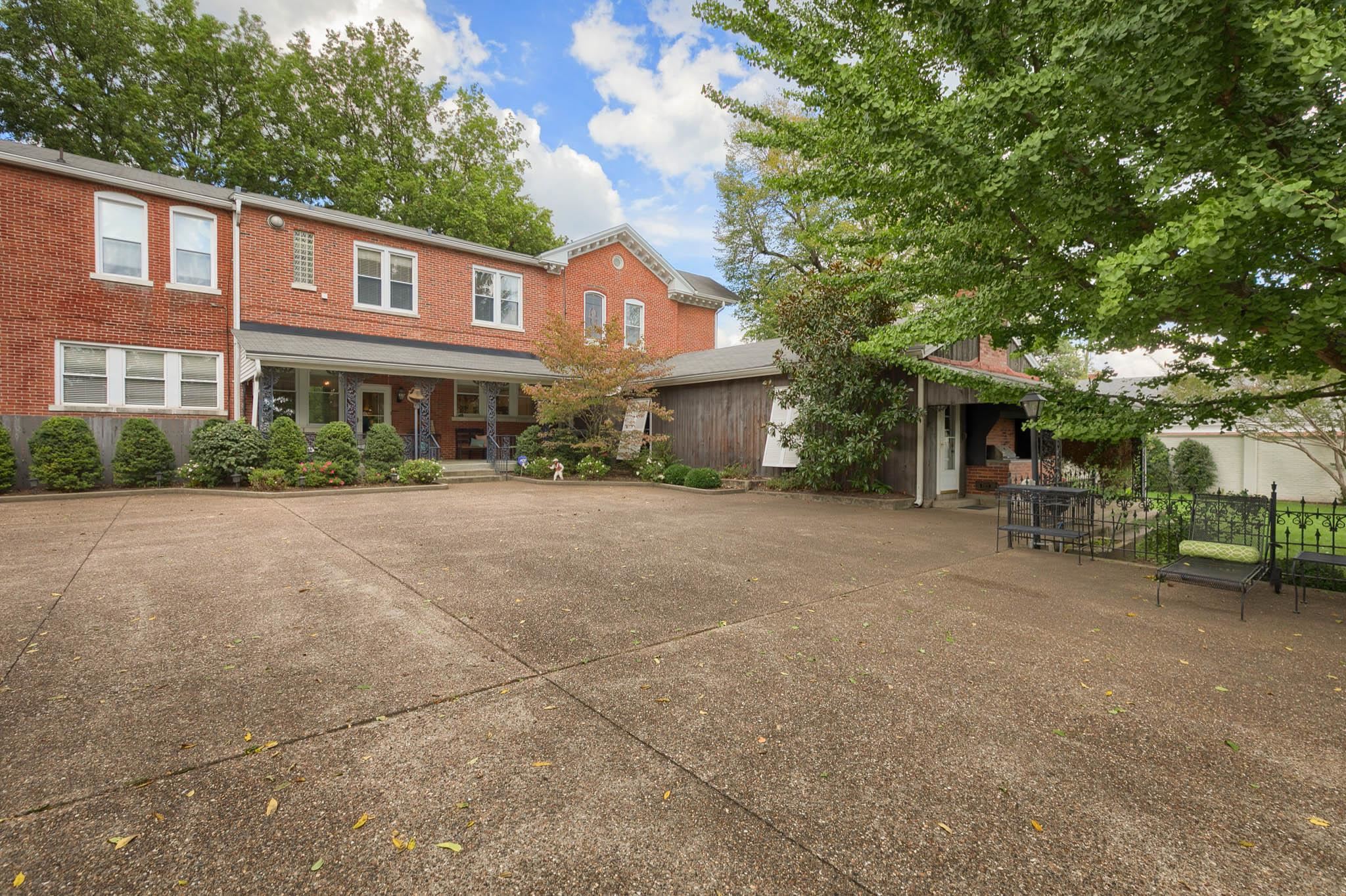320 Maple Ave, Owensboro, Kentucky 42301-5007, 6 Bedrooms Bedrooms, ,4 BathroomsBathrooms,Single Family Residence,For Sale,Maple Ave,90329