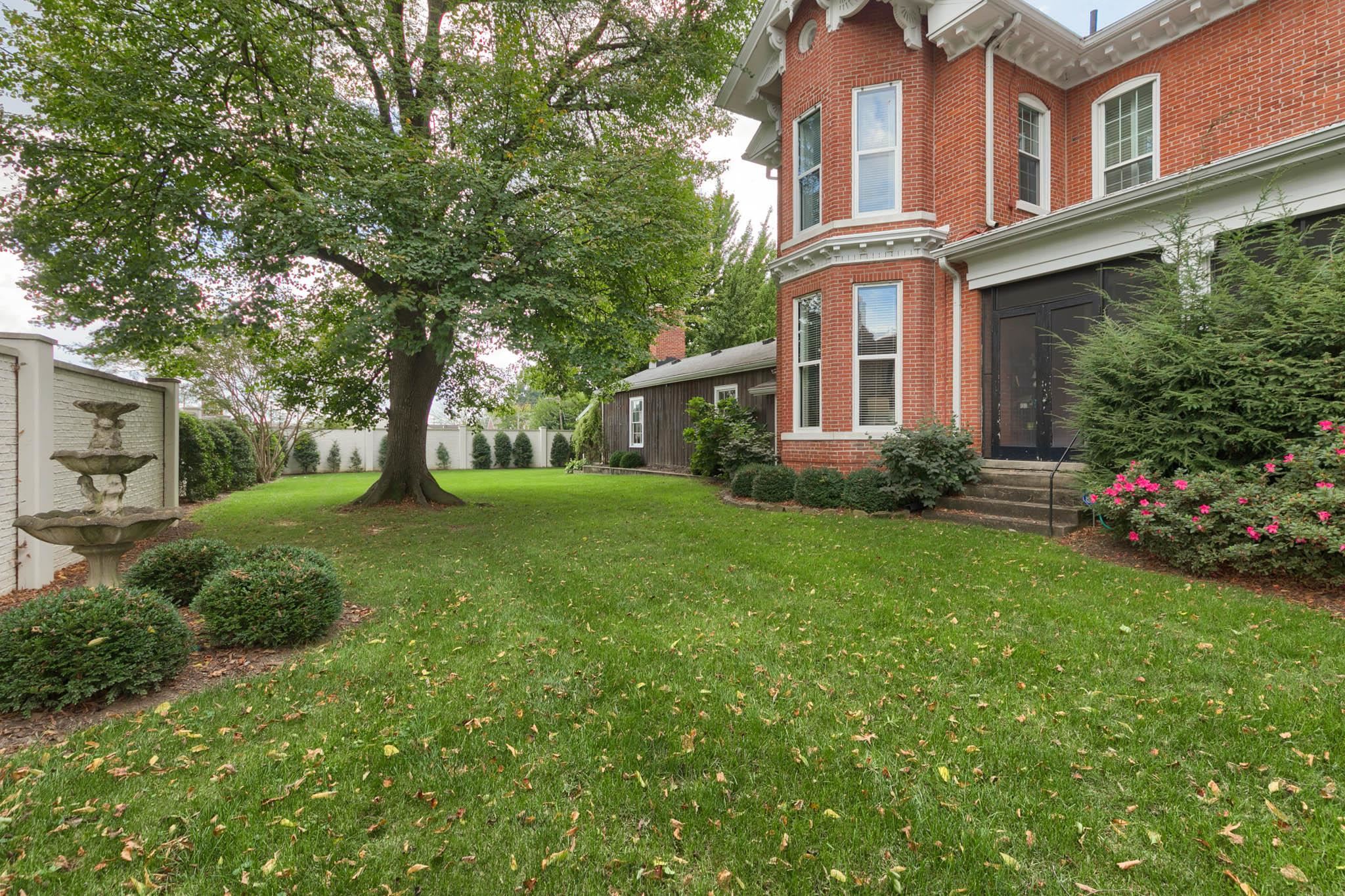 320 Maple Ave, Owensboro, Kentucky 42301-5007, 6 Bedrooms Bedrooms, ,4 BathroomsBathrooms,Single Family Residence,For Sale,Maple Ave,90329