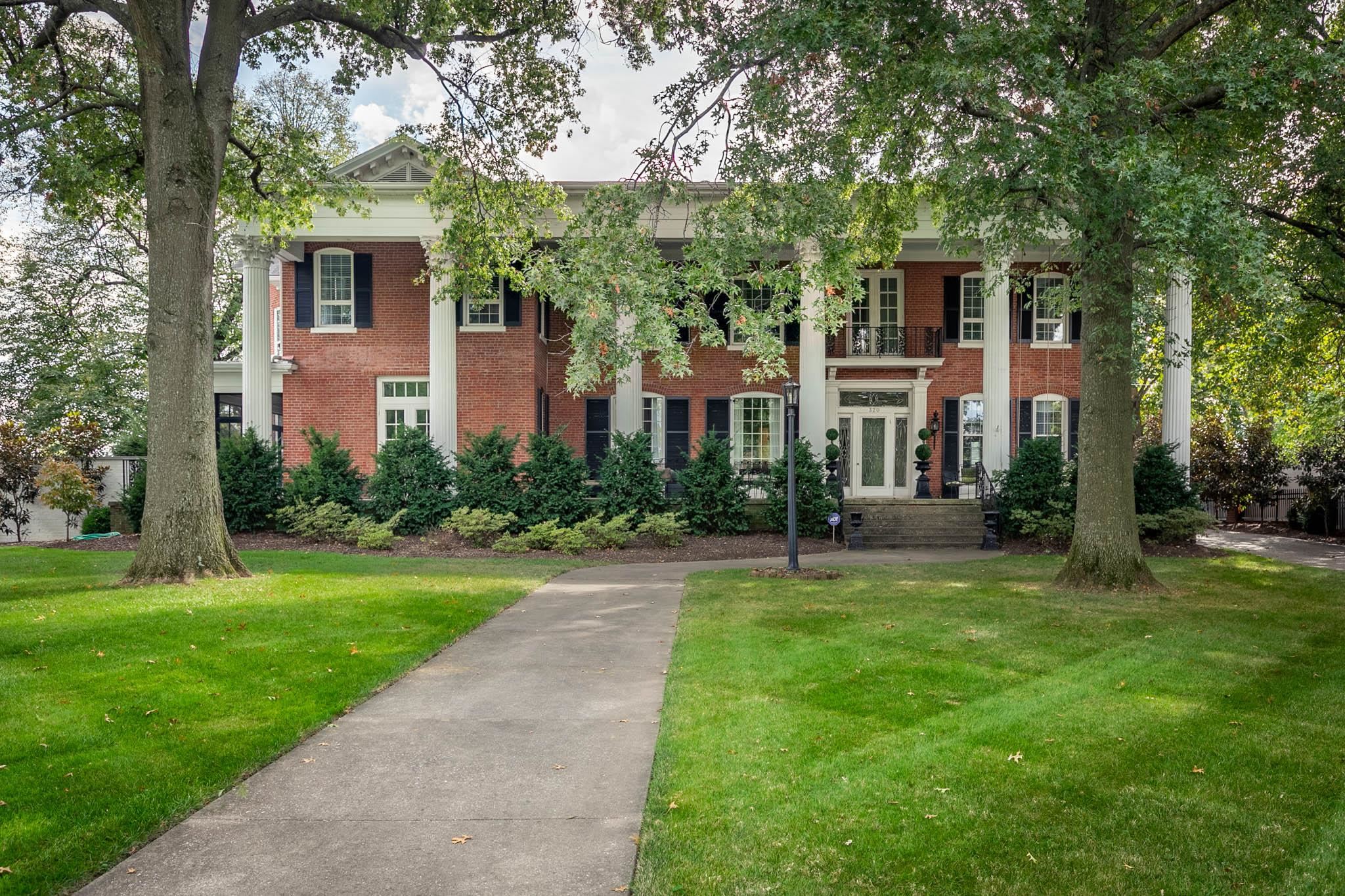 320 Maple Ave, Owensboro, Kentucky 42301-5007, 6 Bedrooms Bedrooms, ,4 BathroomsBathrooms,Single Family Residence,For Sale,Maple Ave,90329