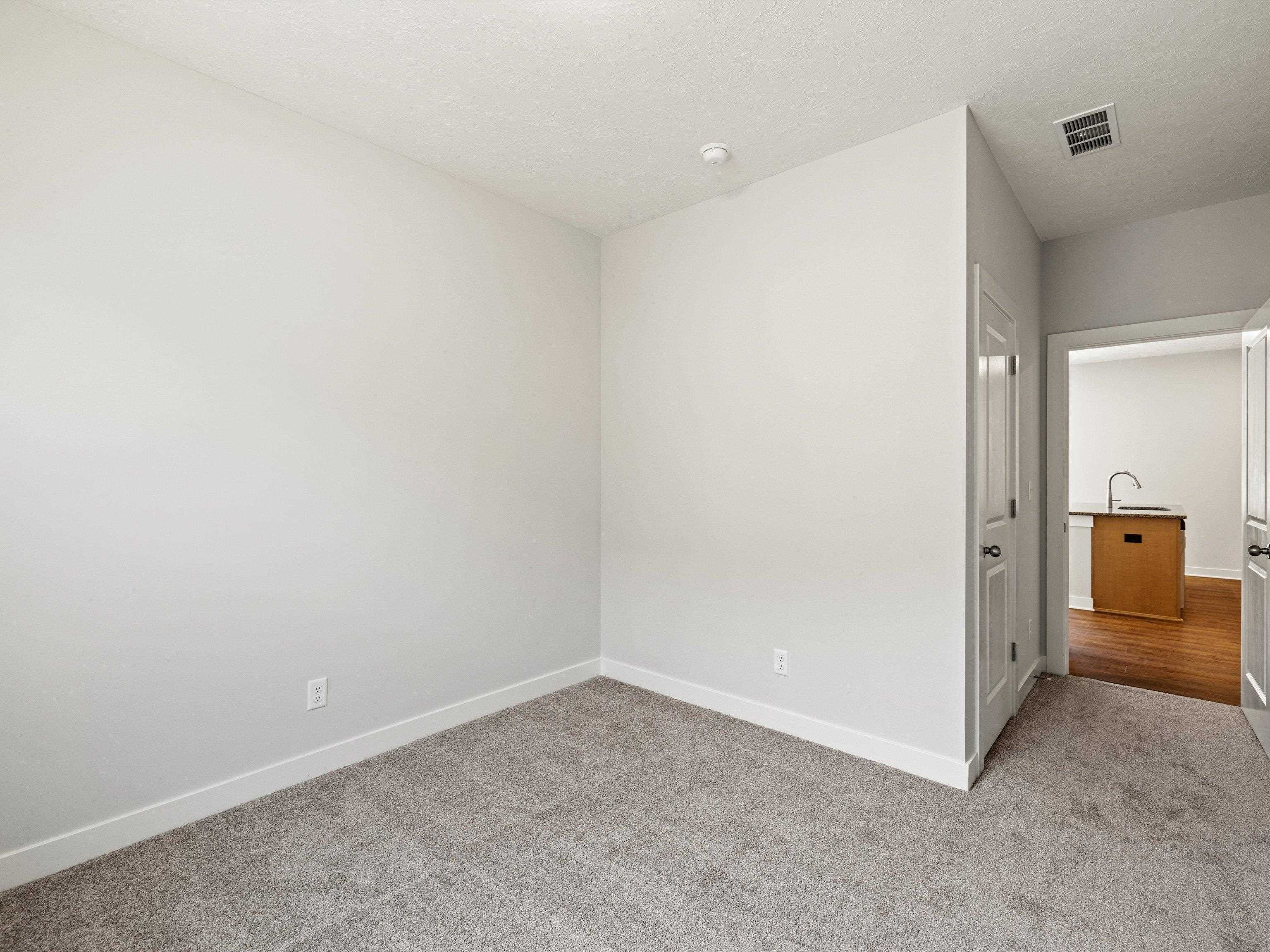 670 Alabaster Lane, Owensboro, Kentucky 42301, 3 Bedrooms Bedrooms, ,2 BathroomsBathrooms,Single Family Residence,For Sale,Alabaster Lane,90331