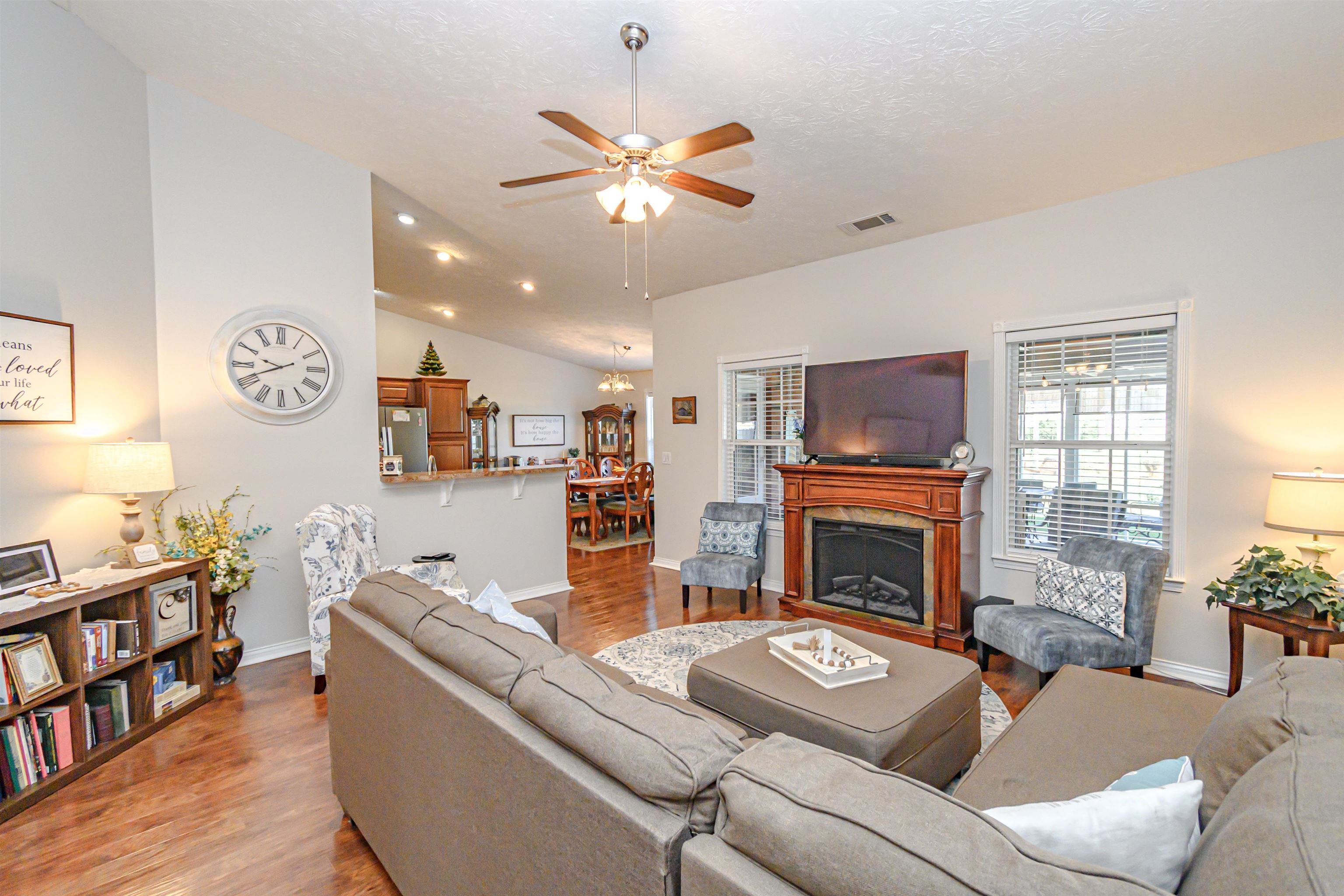 2317 Trails Lake Garden, Owensboro, Kentucky 42303, 3 Bedrooms Bedrooms, ,2 BathroomsBathrooms,Single Family Residence,For Sale,Trails Lake Garden,90338
