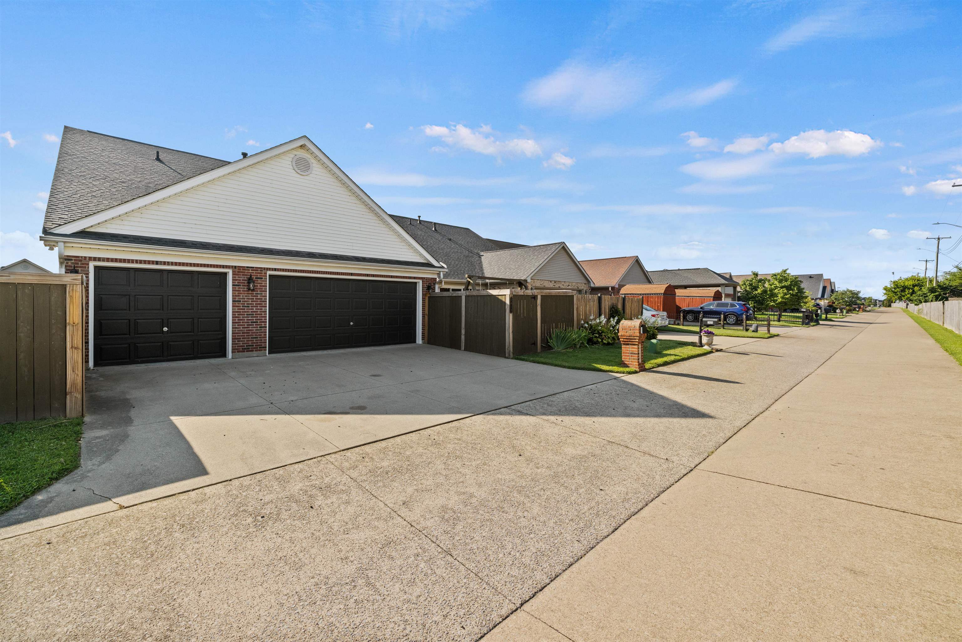 2413 Triple Crown Way, Owensboro, Kentucky 42301, 5 Bedrooms Bedrooms, ,3 BathroomsBathrooms,Single Family Residence,For Sale,Triple Crown Way,90342