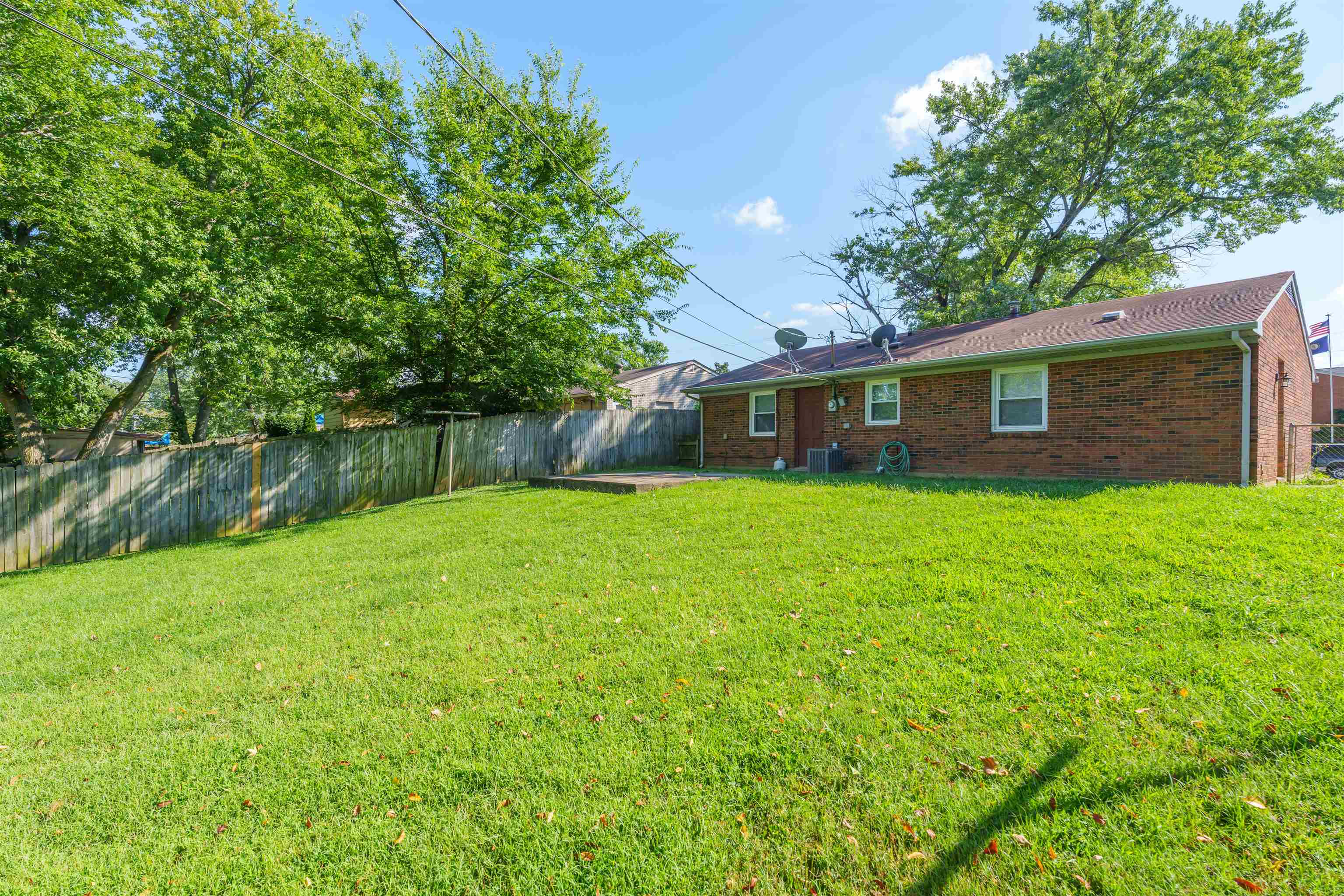 2705 Redford Drive, Owensboro, Kentucky 42303, 3 Bedrooms Bedrooms, ,1 BathroomBathrooms,Single Family Residence,For Sale,Redford Drive,90347