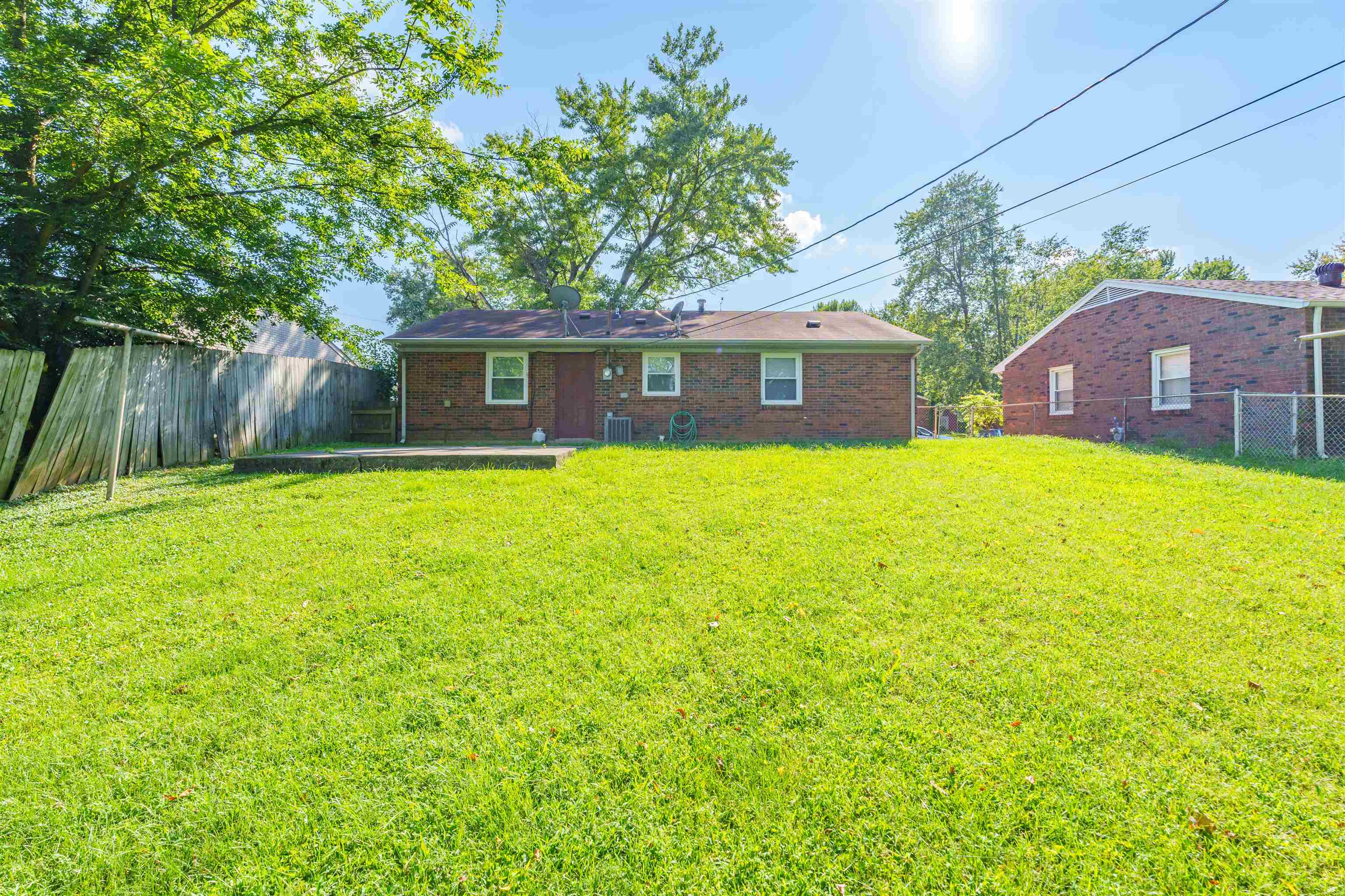 2705 Redford Drive, Owensboro, Kentucky 42303, 3 Bedrooms Bedrooms, ,1 BathroomBathrooms,Single Family Residence,For Sale,Redford Drive,90347
