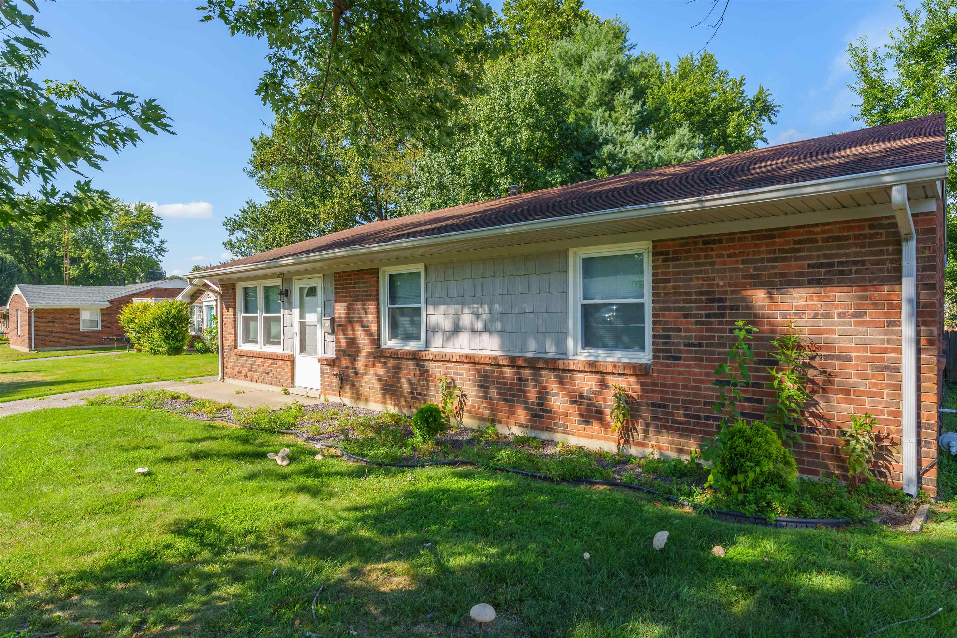 2705 Redford Drive, Owensboro, Kentucky 42303, 3 Bedrooms Bedrooms, ,1 BathroomBathrooms,Single Family Residence,For Sale,Redford Drive,90347