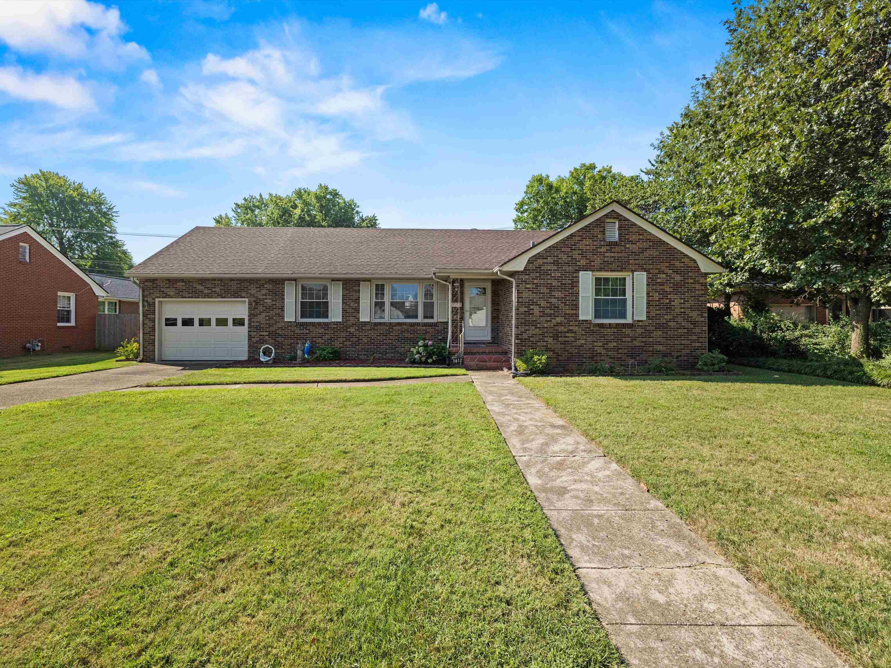 1612 Hill Ave, Owensboro, Kentucky 42301, 3 Bedrooms Bedrooms, ,1 BathroomBathrooms,Single Family Residence,For Sale,Hill Ave,90349