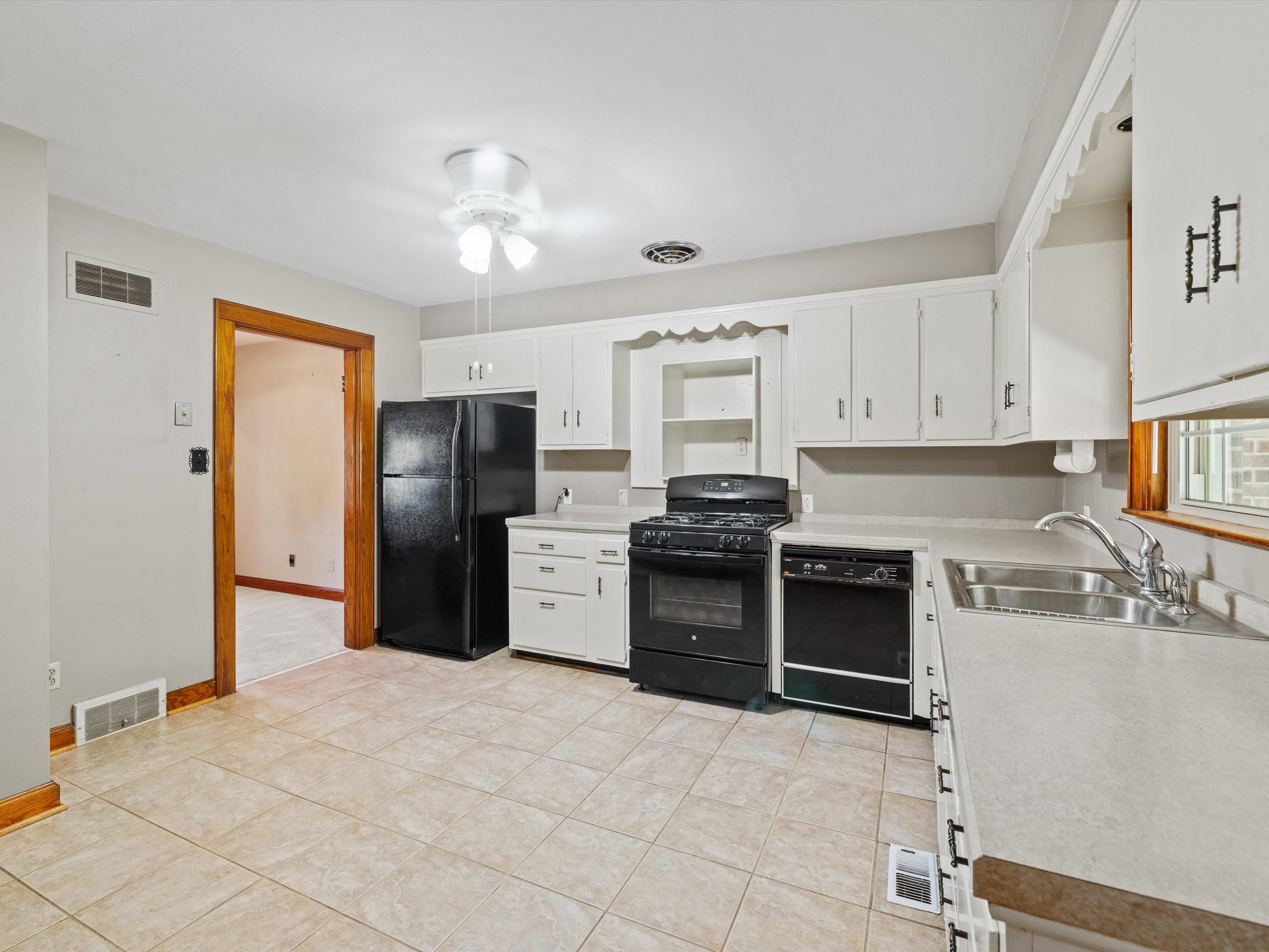 1612 Hill Ave, Owensboro, Kentucky 42301, 3 Bedrooms Bedrooms, ,1 BathroomBathrooms,Single Family Residence,For Sale,Hill Ave,90349