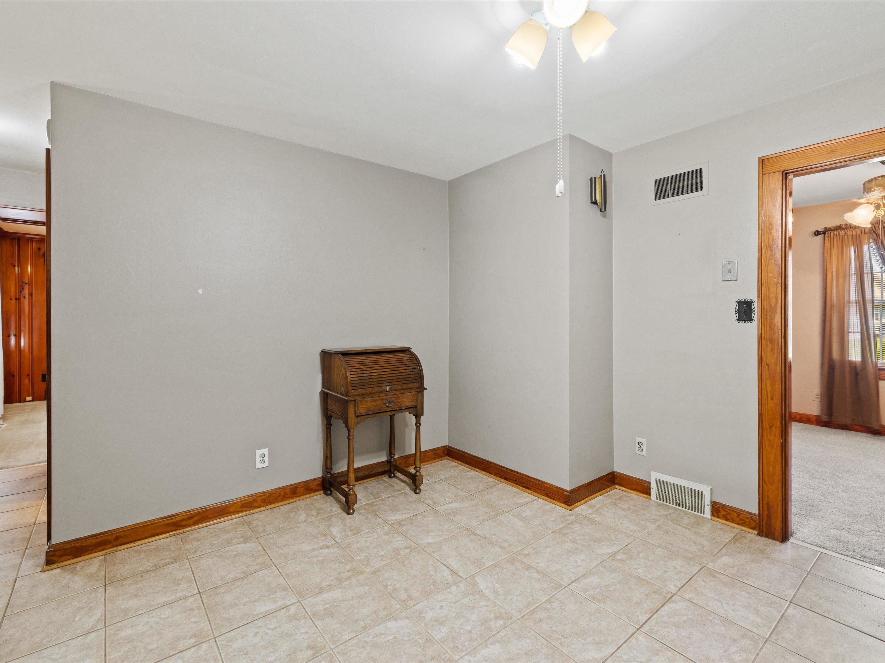 1612 Hill Ave, Owensboro, Kentucky 42301, 3 Bedrooms Bedrooms, ,1 BathroomBathrooms,Single Family Residence,For Sale,Hill Ave,90349