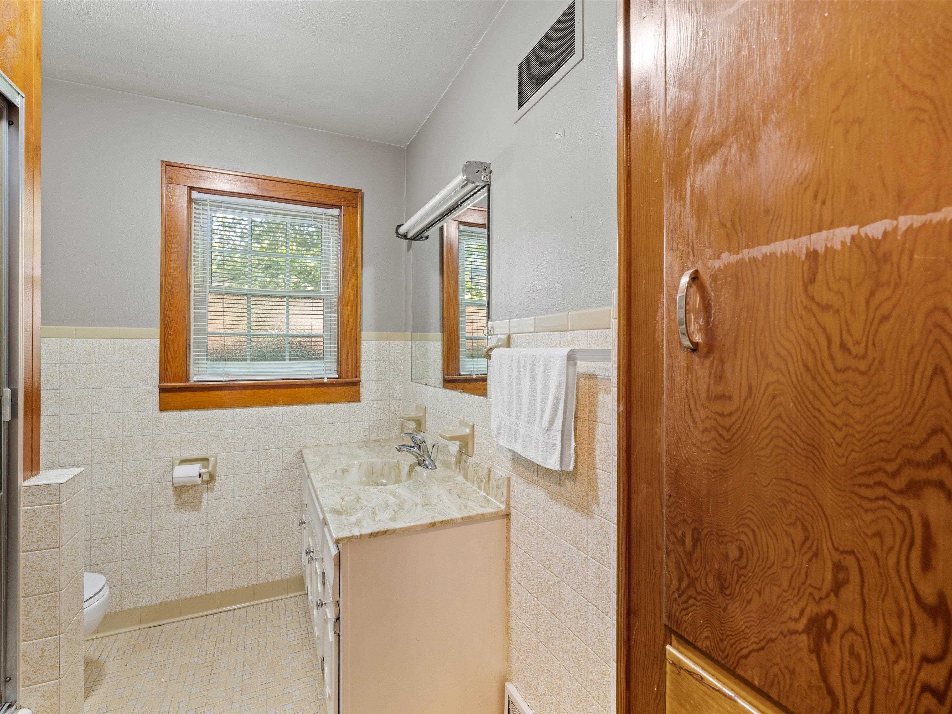 1612 Hill Ave, Owensboro, Kentucky 42301, 3 Bedrooms Bedrooms, ,1 BathroomBathrooms,Single Family Residence,For Sale,Hill Ave,90349