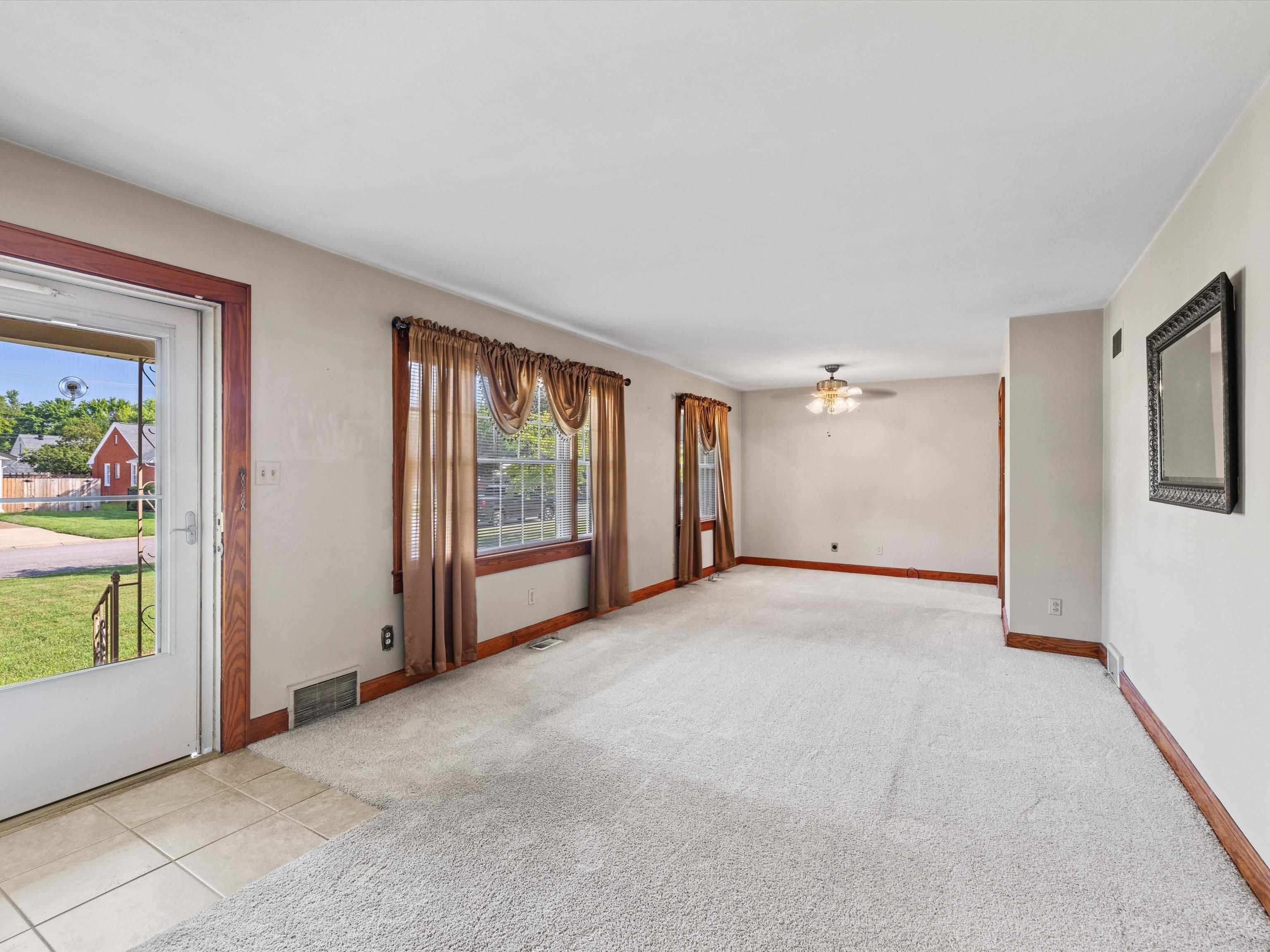 1612 Hill Ave, Owensboro, Kentucky 42301, 3 Bedrooms Bedrooms, ,1 BathroomBathrooms,Single Family Residence,For Sale,Hill Ave,90349