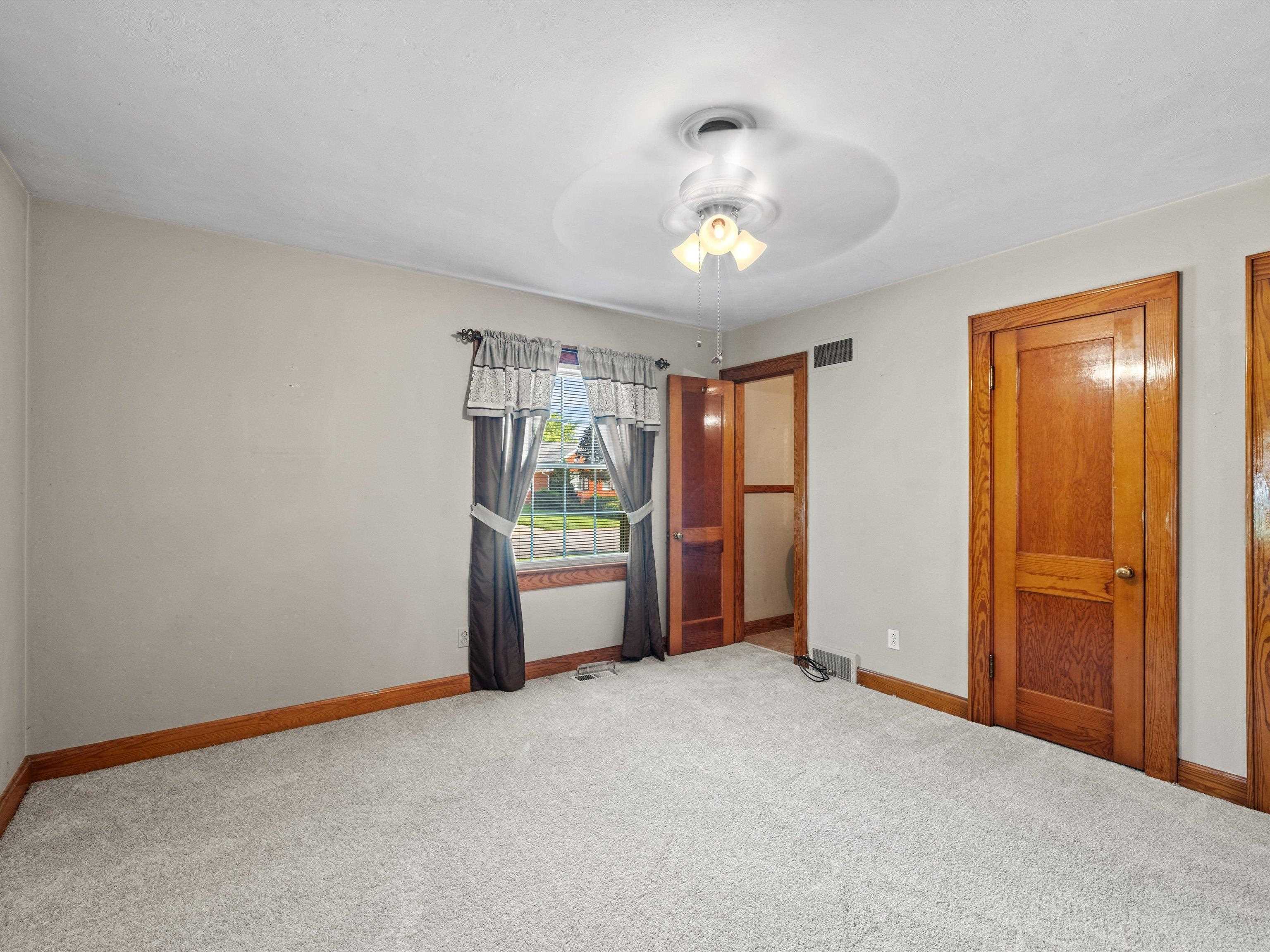 1612 Hill Ave, Owensboro, Kentucky 42301, 3 Bedrooms Bedrooms, ,1 BathroomBathrooms,Single Family Residence,For Sale,Hill Ave,90349