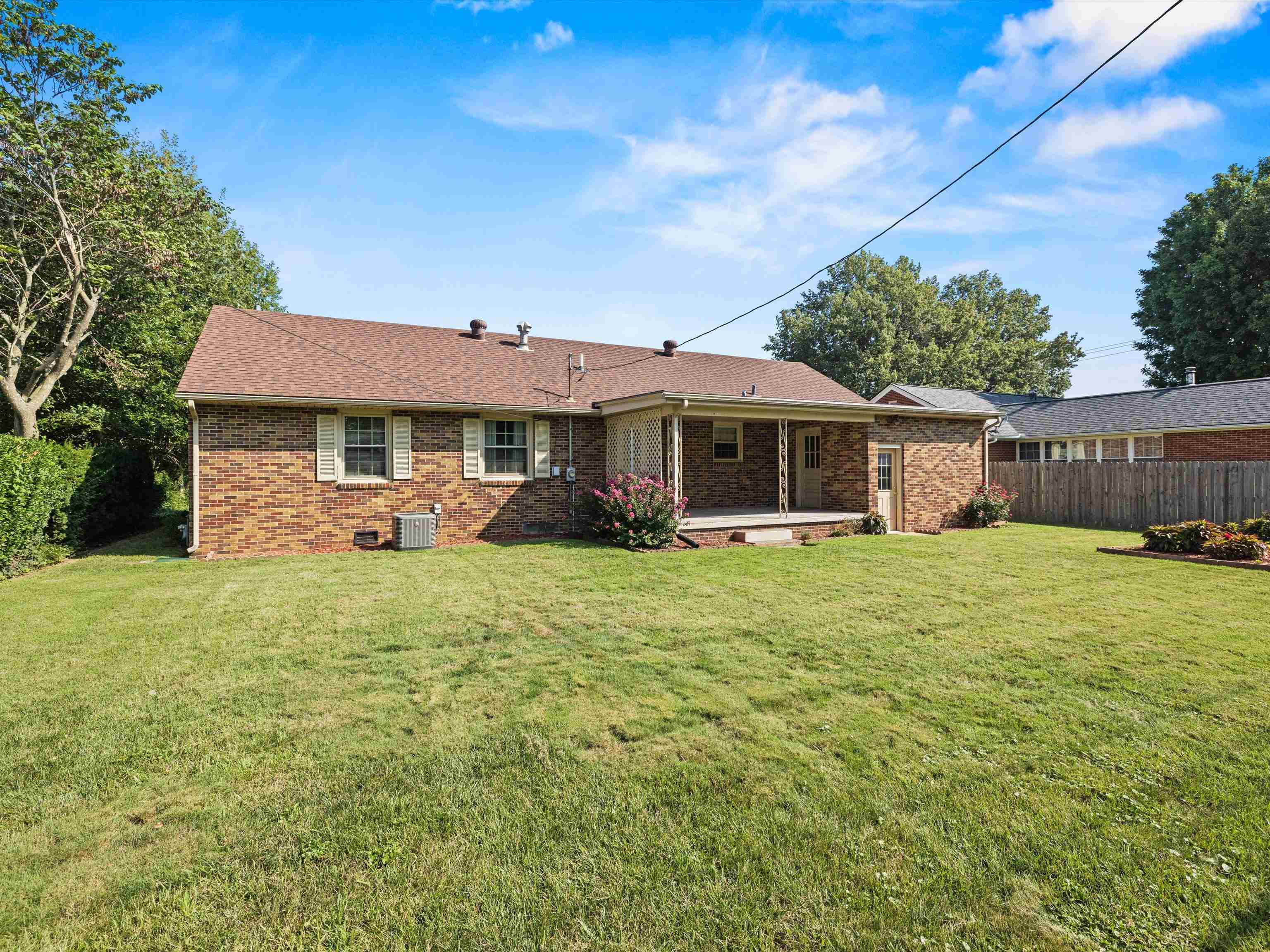 1612 Hill Ave, Owensboro, Kentucky 42301, 3 Bedrooms Bedrooms, ,1 BathroomBathrooms,Single Family Residence,For Sale,Hill Ave,90349