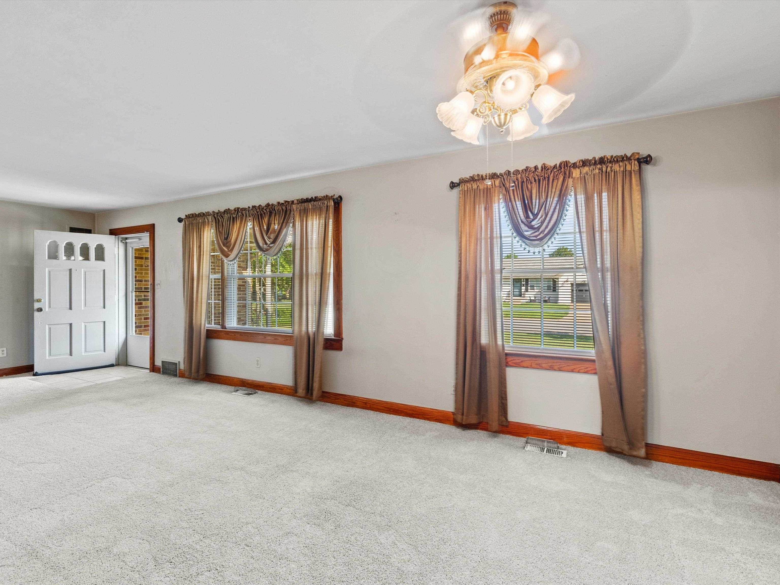 1612 Hill Ave, Owensboro, Kentucky 42301, 3 Bedrooms Bedrooms, ,1 BathroomBathrooms,Single Family Residence,For Sale,Hill Ave,90349
