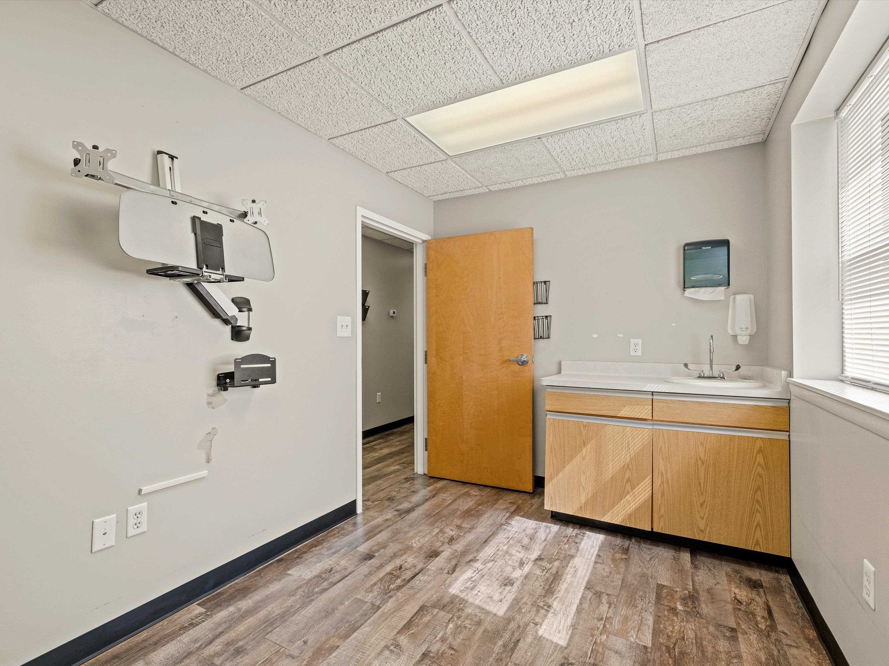 750 Salem Dr Suite 2-D, Owensboro, Kentucky 42303, ,Office,For Sale,Salem Dr Suite 2-D,90353