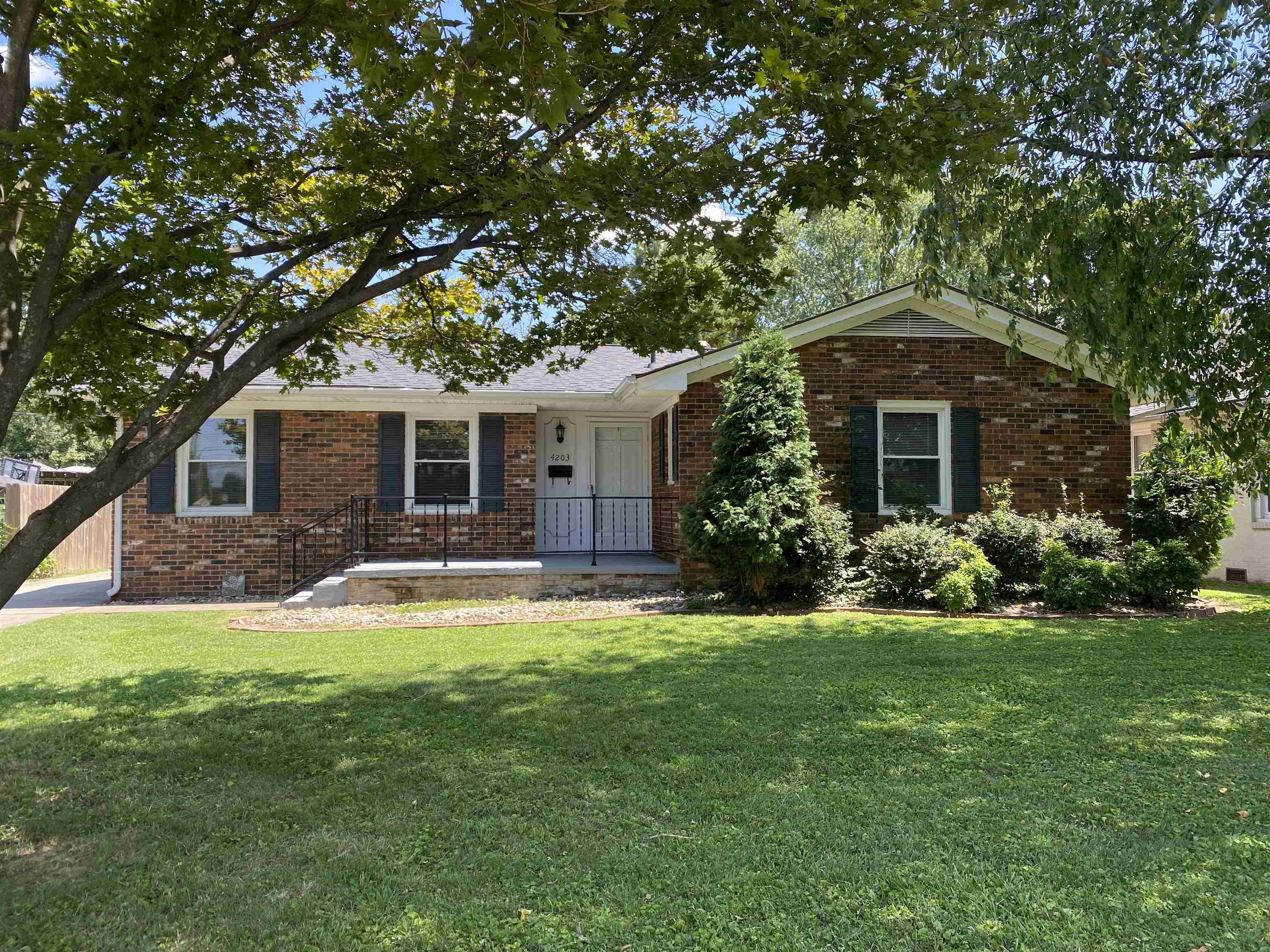 4203 Hawthorne Dr, Owensboro, Kentucky 42303, 3 Bedrooms Bedrooms, ,1 BathroomBathrooms,Single Family Residence,For Sale,Hawthorne Dr,90354