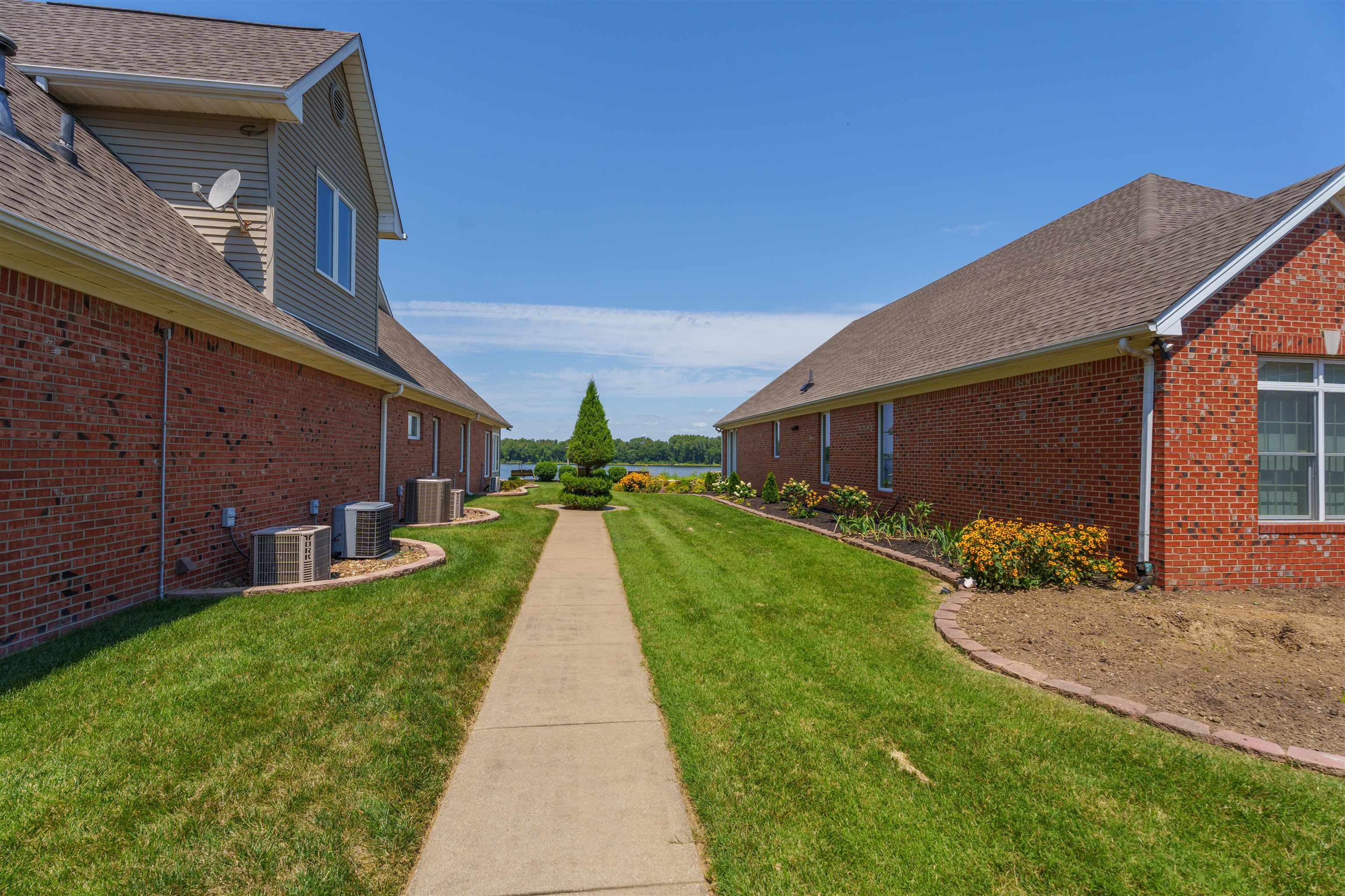 975 1st, Owensboro, Kentucky 42301, 2 Bedrooms Bedrooms, ,2 BathroomsBathrooms,Condominium,For Sale,1st,90363