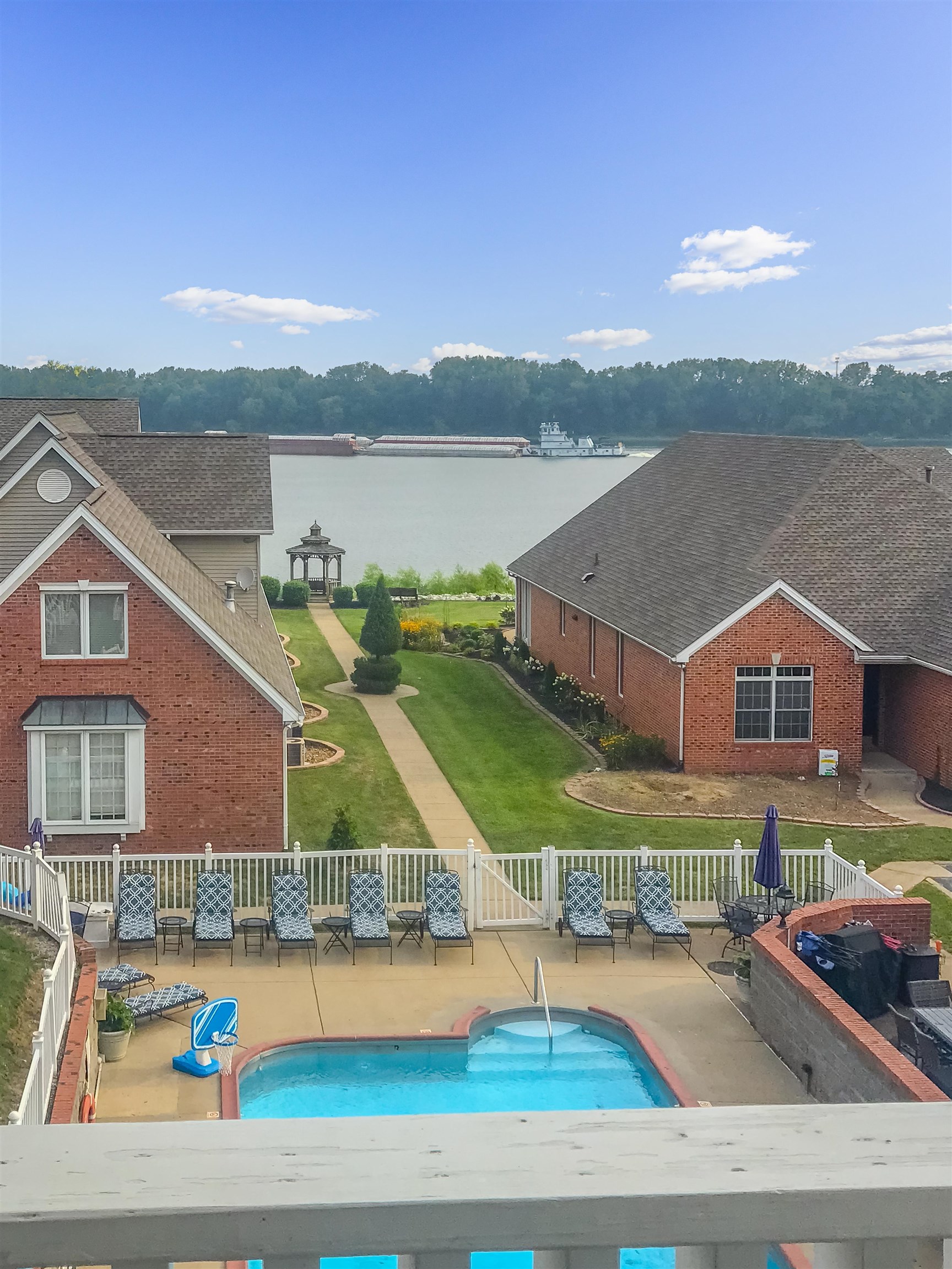 975 1st, Owensboro, Kentucky 42301, 2 Bedrooms Bedrooms, ,2 BathroomsBathrooms,Condominium,For Sale,1st,90363