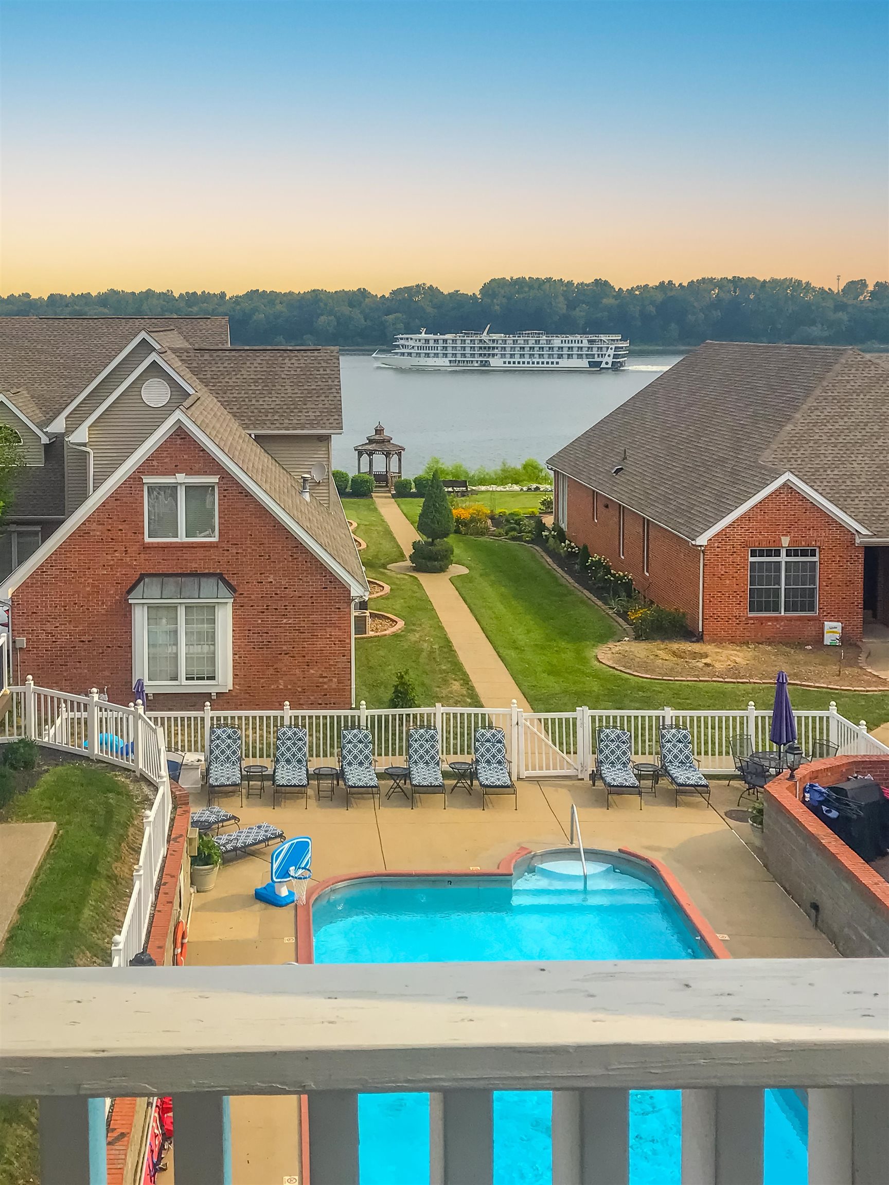 975 1st, Owensboro, Kentucky 42301, 2 Bedrooms Bedrooms, ,2 BathroomsBathrooms,Condominium,For Sale,1st,90363