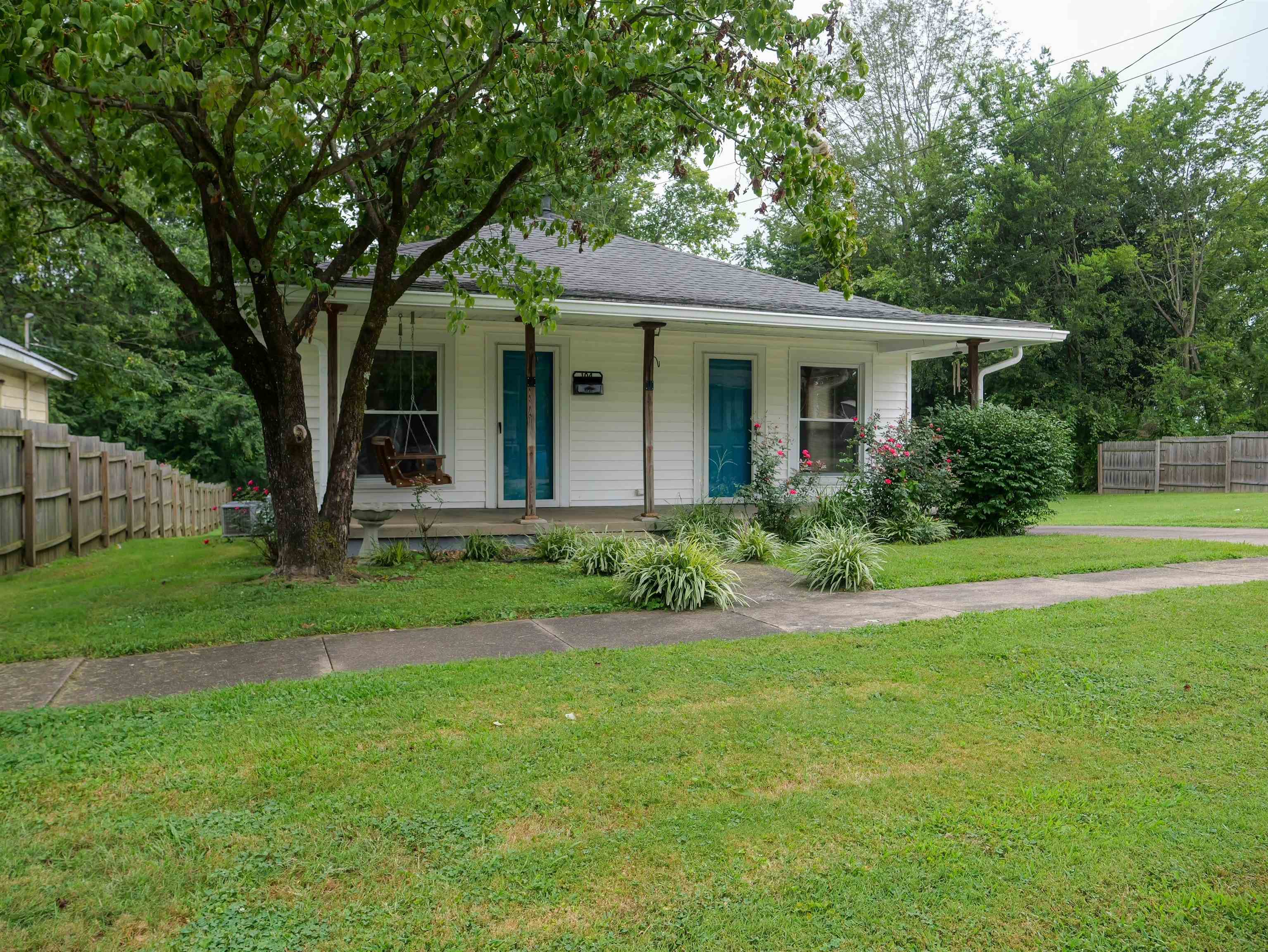 104 8th Street, Central City, Kentucky 42330, 2 Bedrooms Bedrooms, ,1 BathroomBathrooms,Single Family Residence,For Sale,8th Street,90366