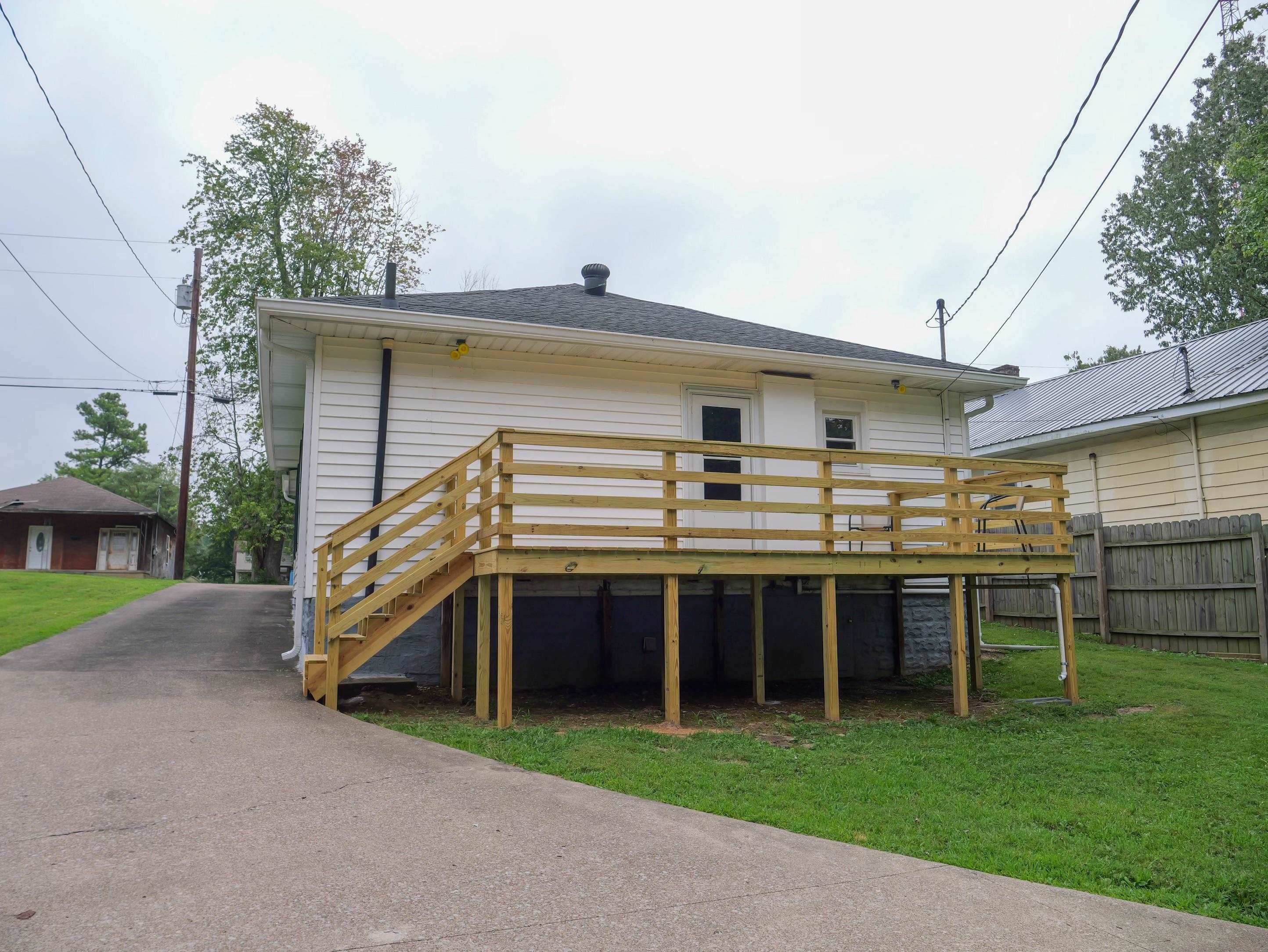 104 8th Street, Central City, Kentucky 42330, 2 Bedrooms Bedrooms, ,1 BathroomBathrooms,Single Family Residence,For Sale,8th Street,90366