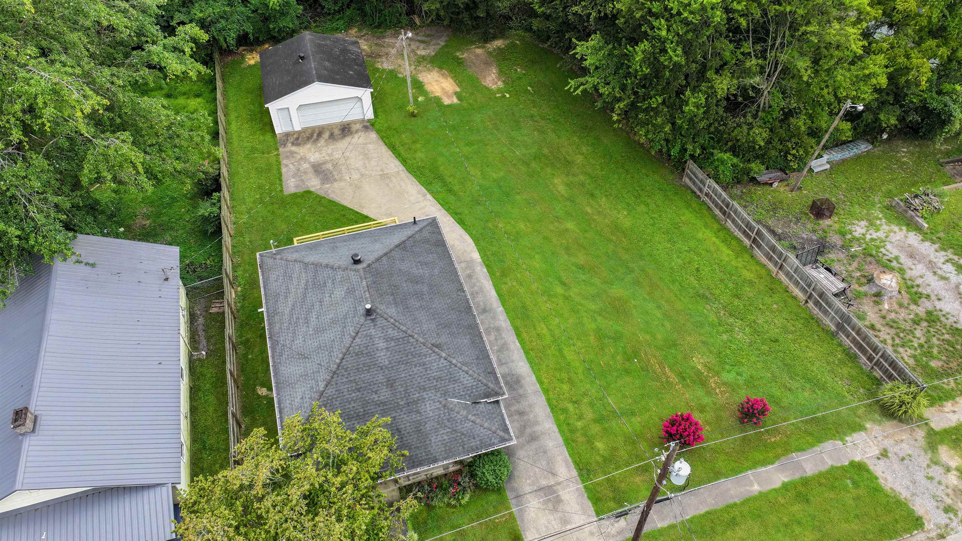 104 8th Street, Central City, Kentucky 42330, 2 Bedrooms Bedrooms, ,1 BathroomBathrooms,Single Family Residence,For Sale,8th Street,90366