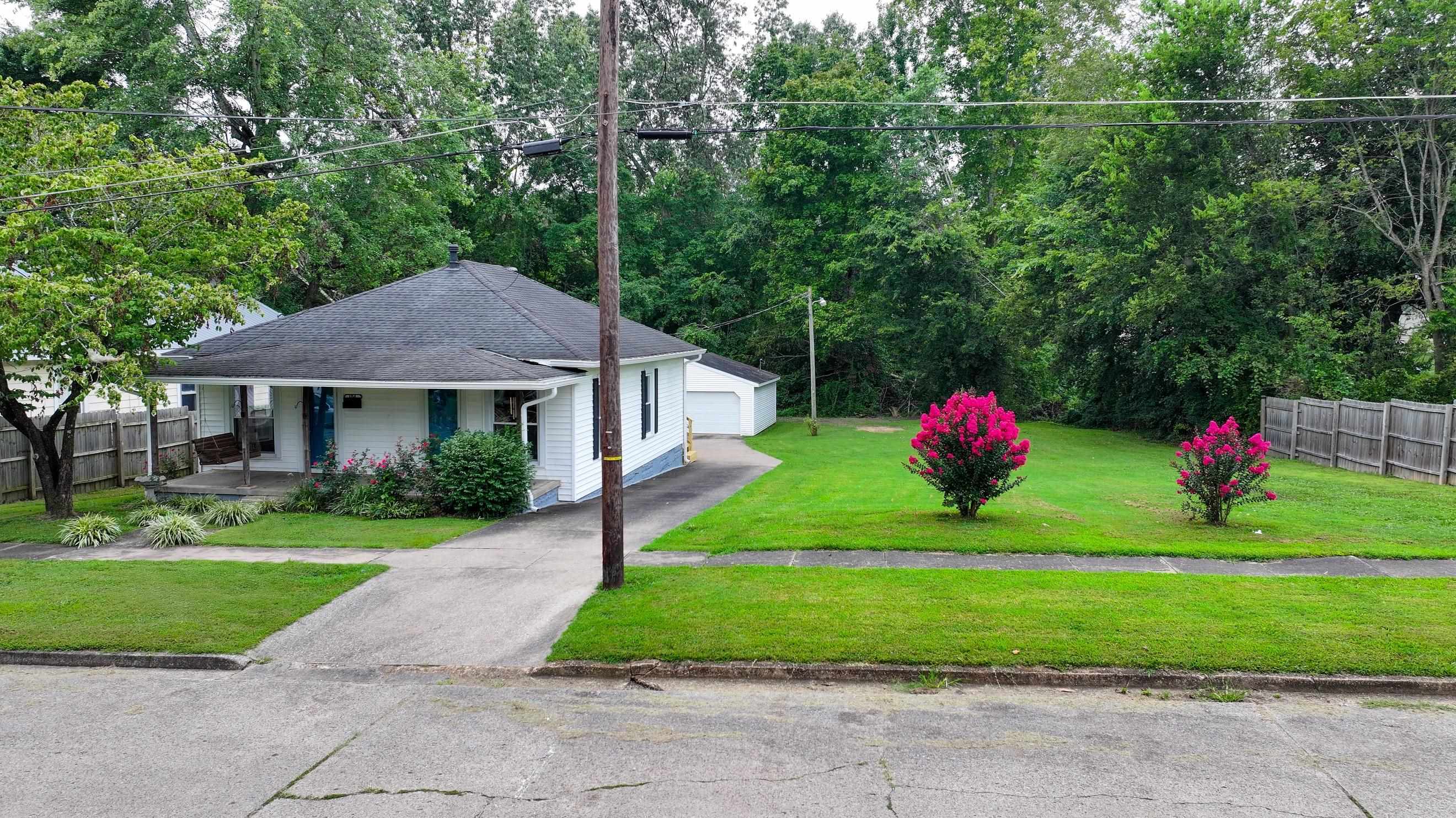 104 8th Street, Central City, Kentucky 42330, 2 Bedrooms Bedrooms, ,1 BathroomBathrooms,Single Family Residence,For Sale,8th Street,90366