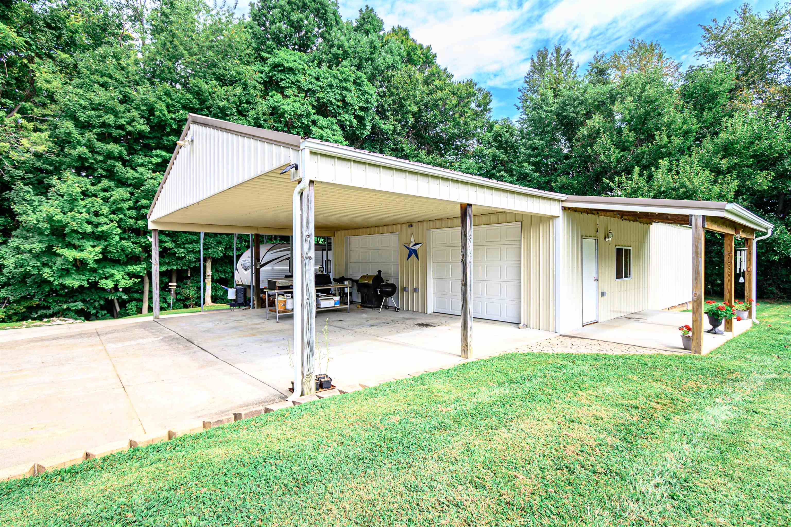 6471 Hwy 144, Owensboro, Kentucky 42303, 3 Bedrooms Bedrooms, ,3 BathroomsBathrooms,Single Family Residence,For Sale,Hwy 144,90368