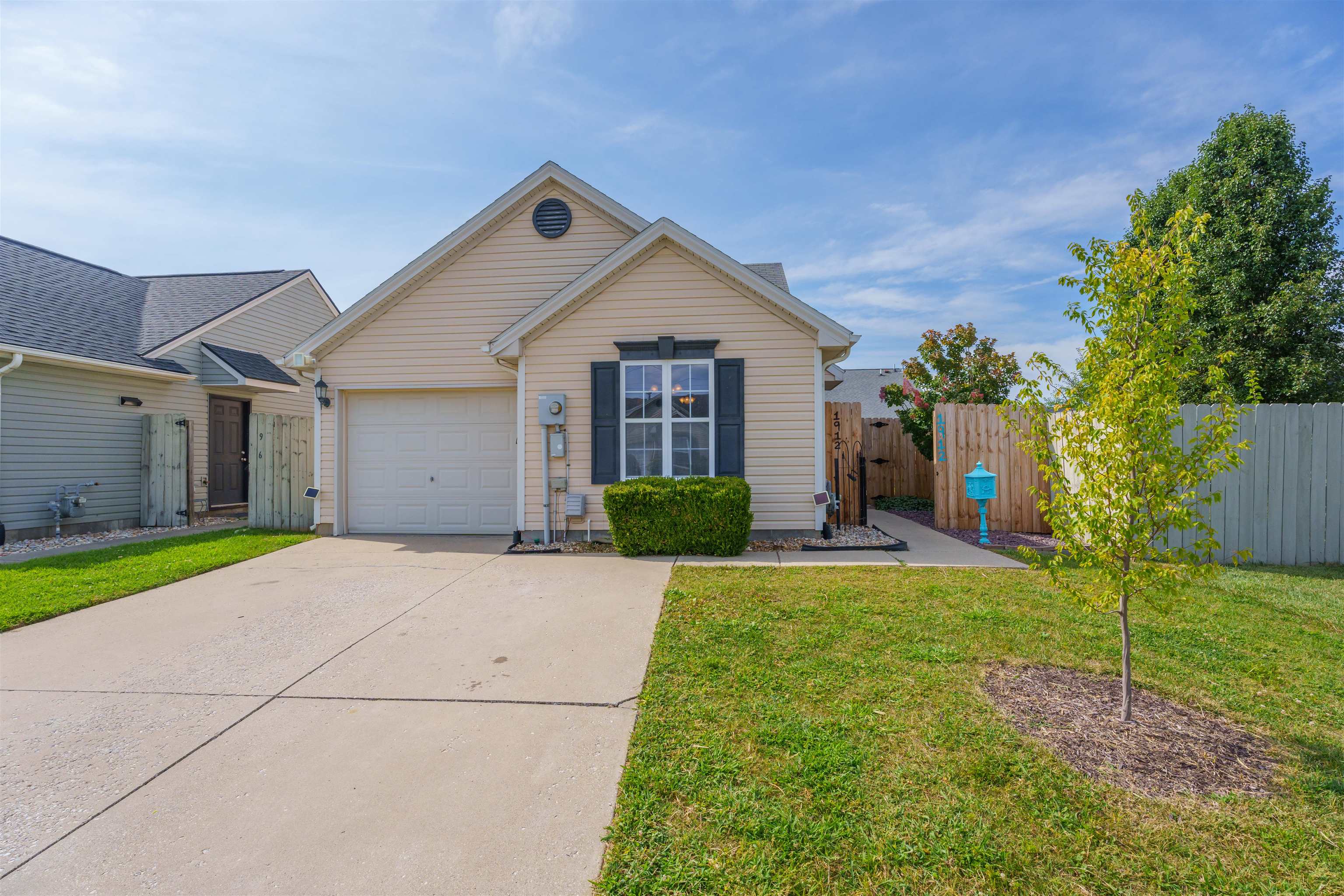 1912 Village Run, Owensboro, Kentucky 42303, 2 Bedrooms Bedrooms, ,2 BathroomsBathrooms,Single Family Residence,For Sale,Village Run,90383