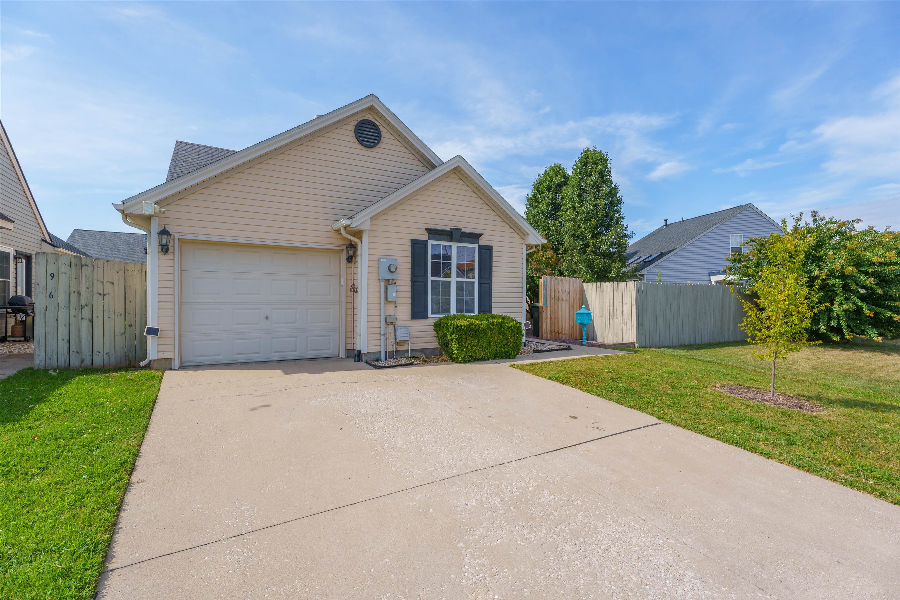 1912 Village Run, Owensboro, Kentucky 42303, 2 Bedrooms Bedrooms, ,2 BathroomsBathrooms,Single Family Residence,For Sale,Village Run,90383