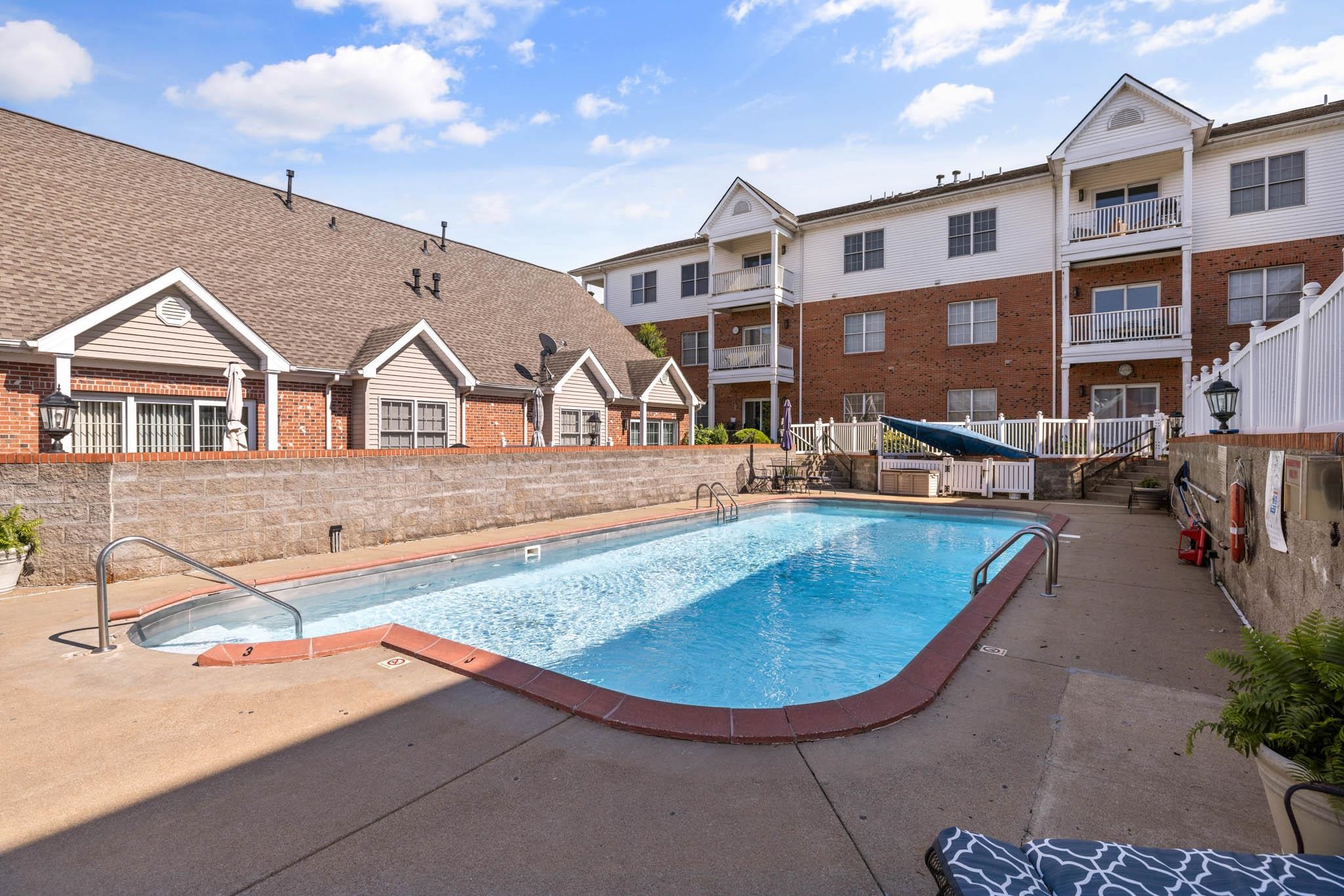 941 1st St, Owensboro, Kentucky 42301-0000, 2 Bedrooms Bedrooms, ,2 BathroomsBathrooms,Condominium,For Sale,1st St,90385