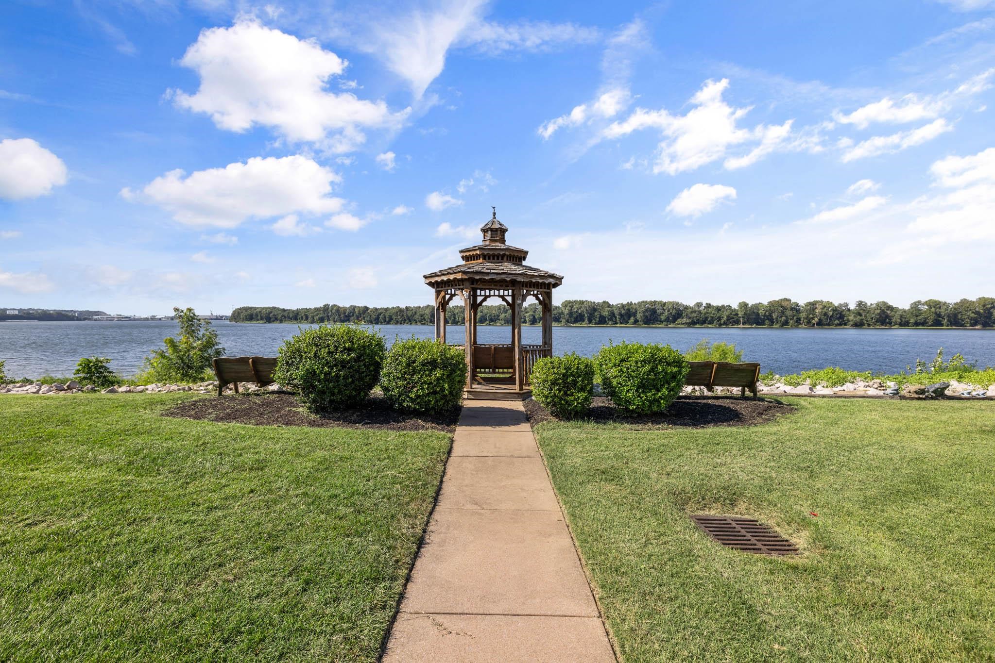 941 1st St, Owensboro, Kentucky 42301-0000, 2 Bedrooms Bedrooms, ,2 BathroomsBathrooms,Condominium,For Sale,1st St,90385