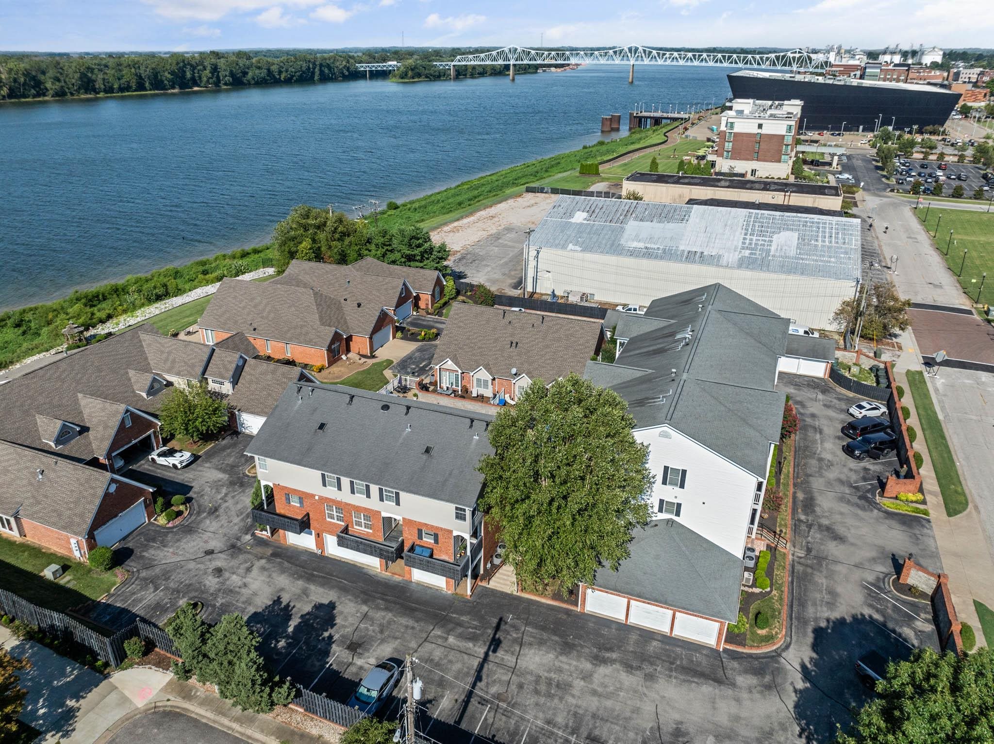 941 1st St, Owensboro, Kentucky 42301-0000, 2 Bedrooms Bedrooms, ,2 BathroomsBathrooms,Condominium,For Sale,1st St,90385