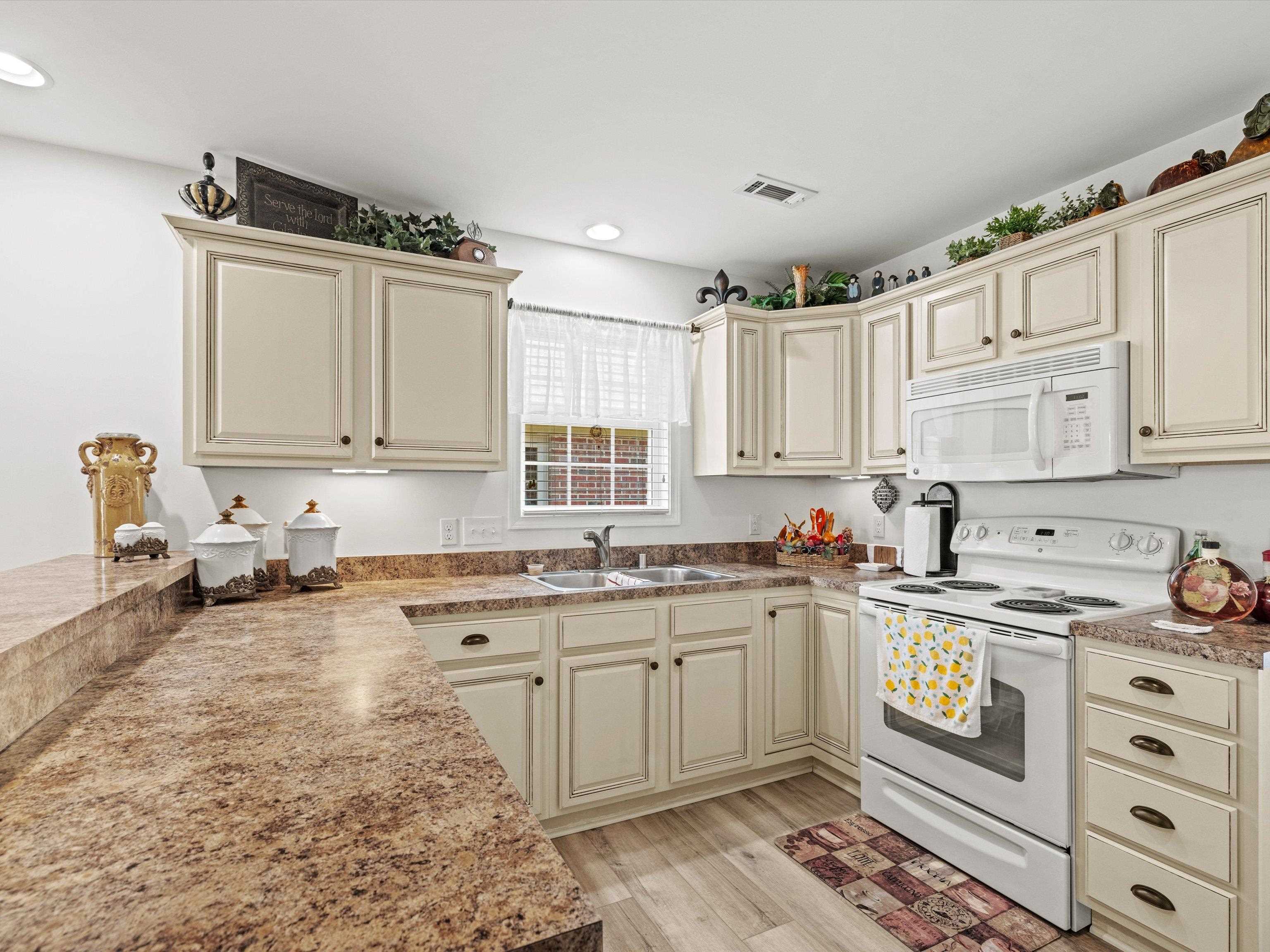 2948 Silver Charm Cove, Owensboro, Kentucky 42301, 3 Bedrooms Bedrooms, ,2 BathroomsBathrooms,Single Family Residence,For Sale,Silver Charm Cove,90390