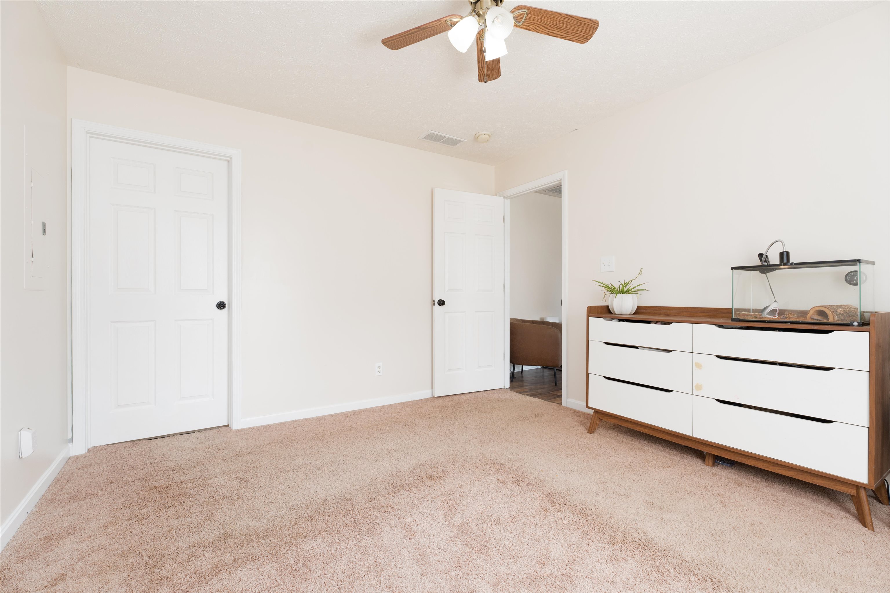 3205 Daviess St, Owensboro, Kentucky 42303-7047, 3 Bedrooms Bedrooms, ,2 BathroomsBathrooms,Single Family Residence,For Sale,Daviess St,90393