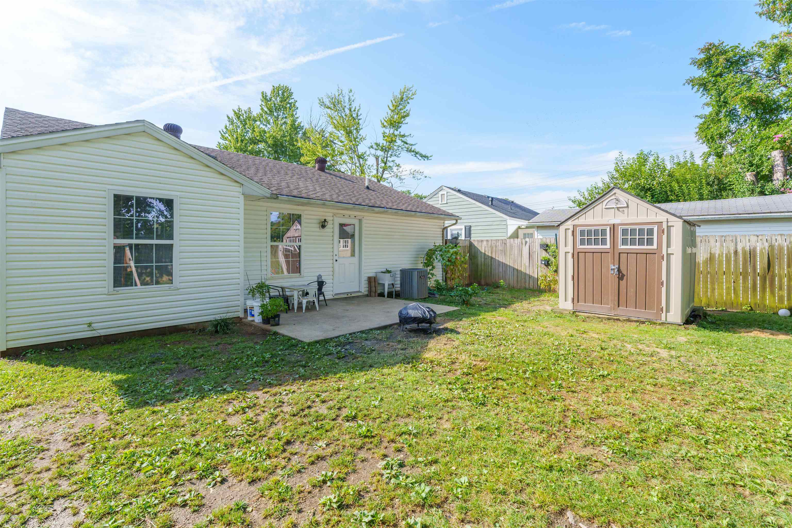 3205 Daviess St, Owensboro, Kentucky 42303-7047, 3 Bedrooms Bedrooms, ,2 BathroomsBathrooms,Single Family Residence,For Sale,Daviess St,90393
