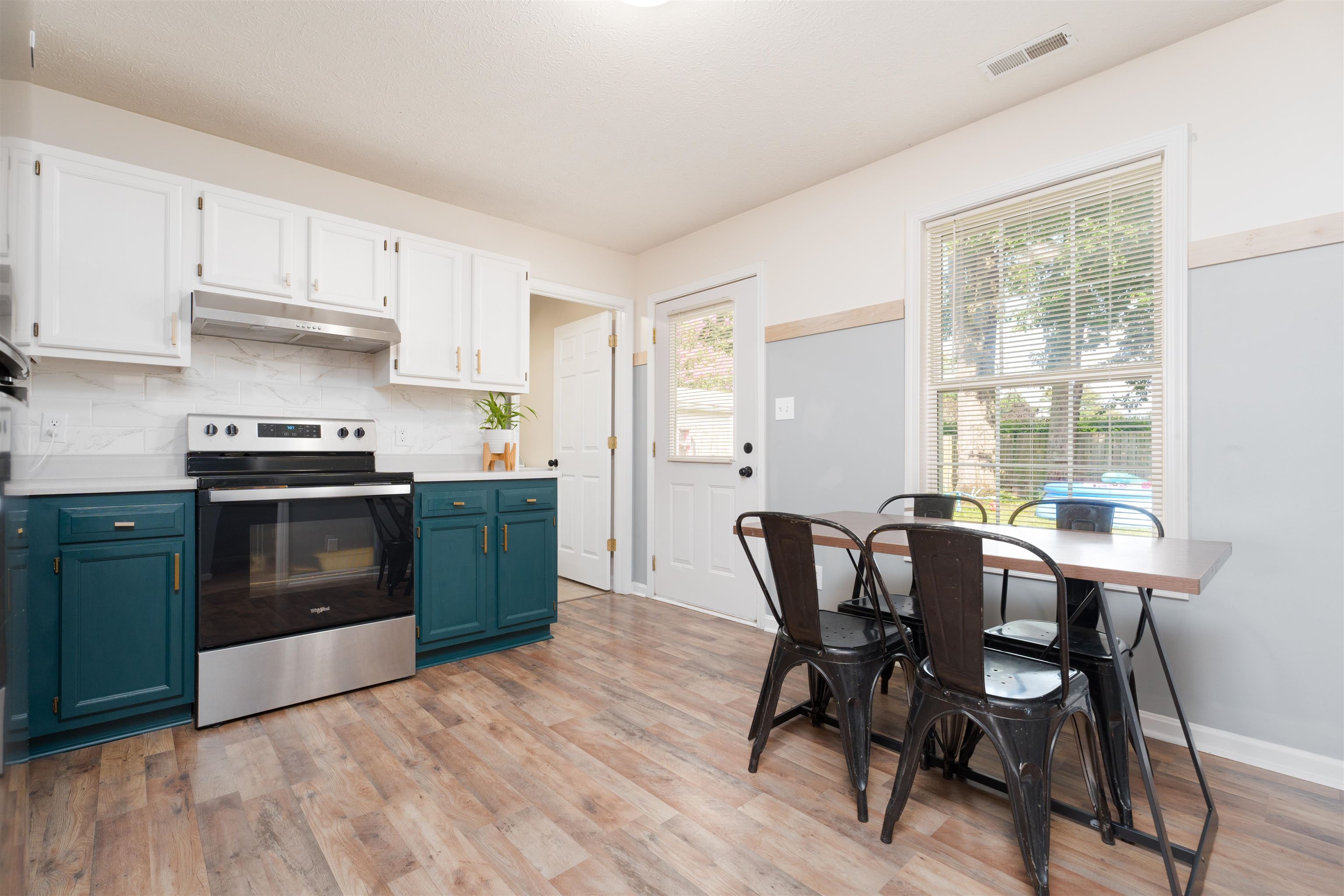 3205 Daviess St, Owensboro, Kentucky 42303-7047, 3 Bedrooms Bedrooms, ,2 BathroomsBathrooms,Single Family Residence,For Sale,Daviess St,90393