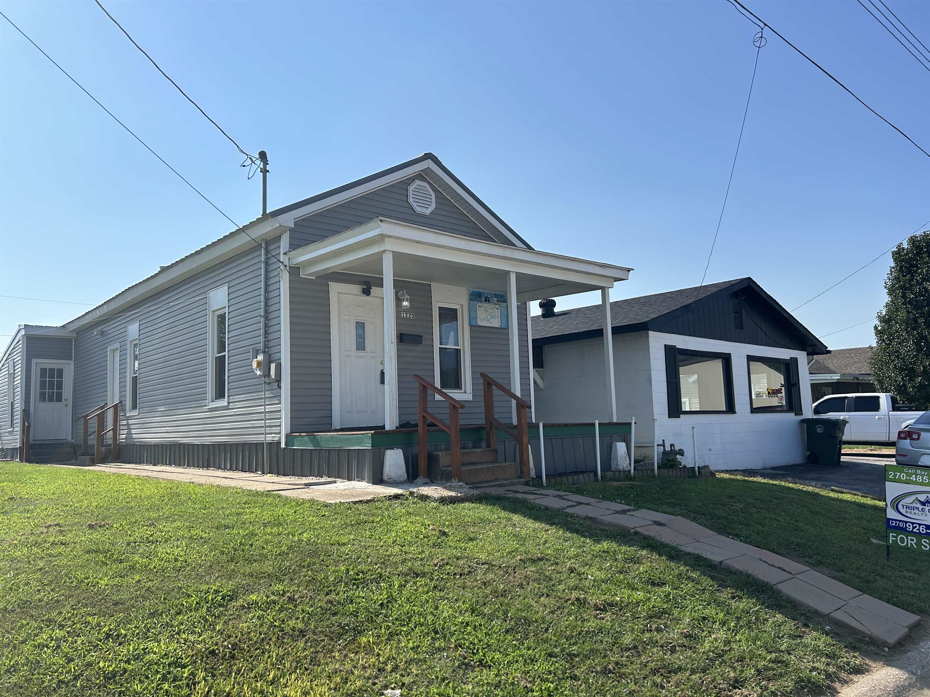 1220 Hall St, Owensboro, Kentucky 42303, 2 Bedrooms Bedrooms, ,1 BathroomBathrooms,Single Family Residence,For Sale,Hall St,90401