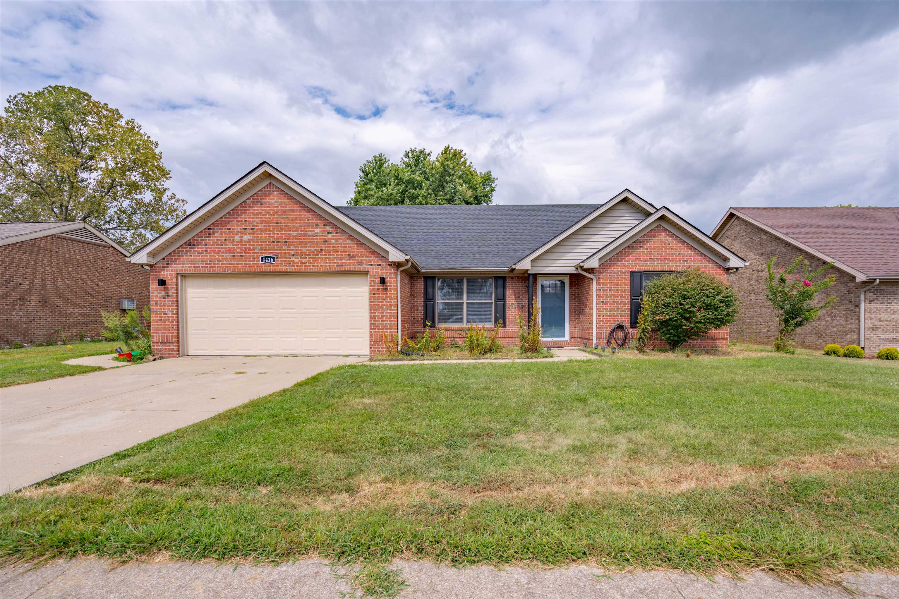 4416 Hunters Trace, Owensboro, Kentucky 42303, 3 Bedrooms Bedrooms, ,2 BathroomsBathrooms,Single Family Residence,For Sale,Hunters Trace,90409
