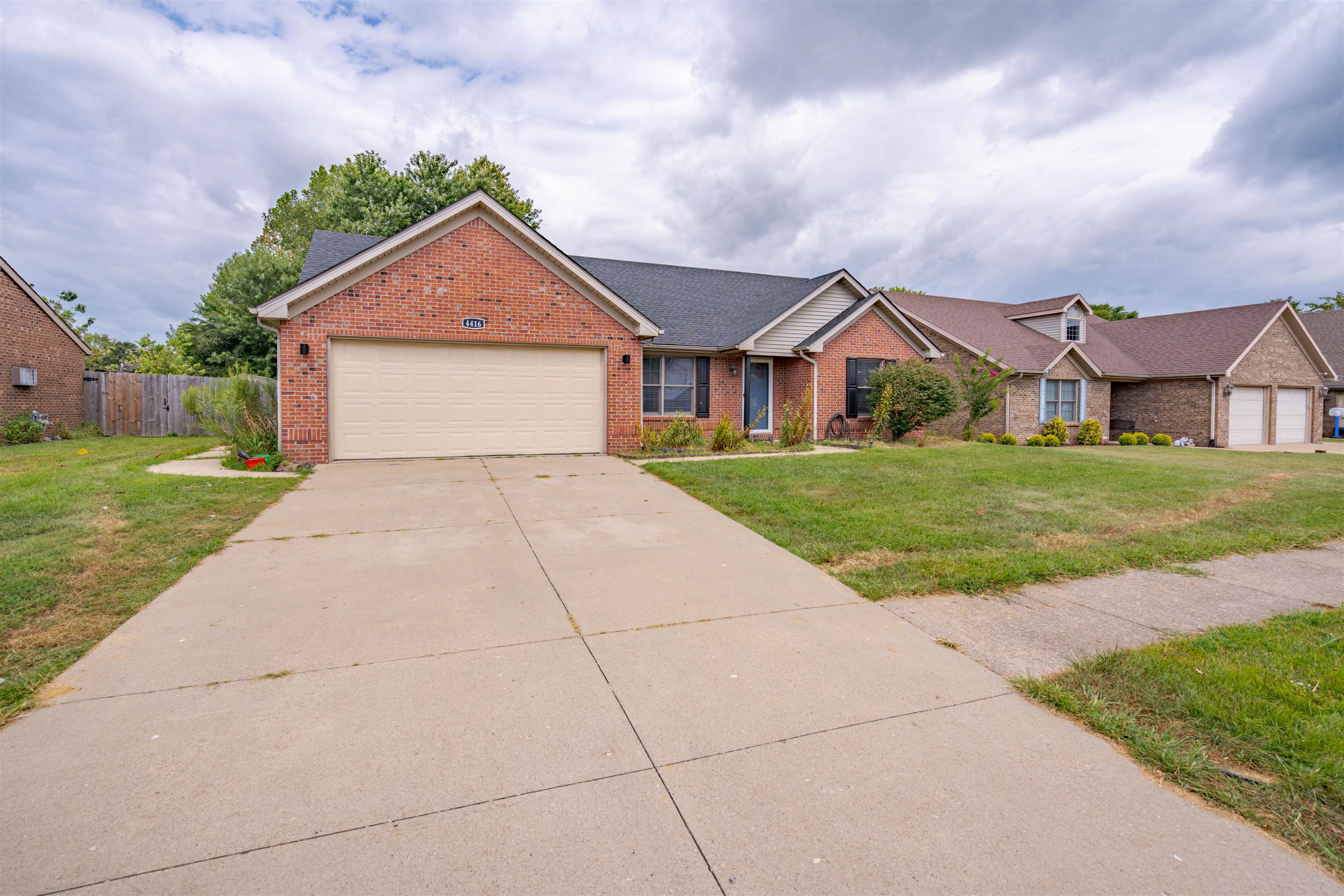 4416 Hunters Trace, Owensboro, Kentucky 42303, 3 Bedrooms Bedrooms, ,2 BathroomsBathrooms,Single Family Residence,For Sale,Hunters Trace,90409