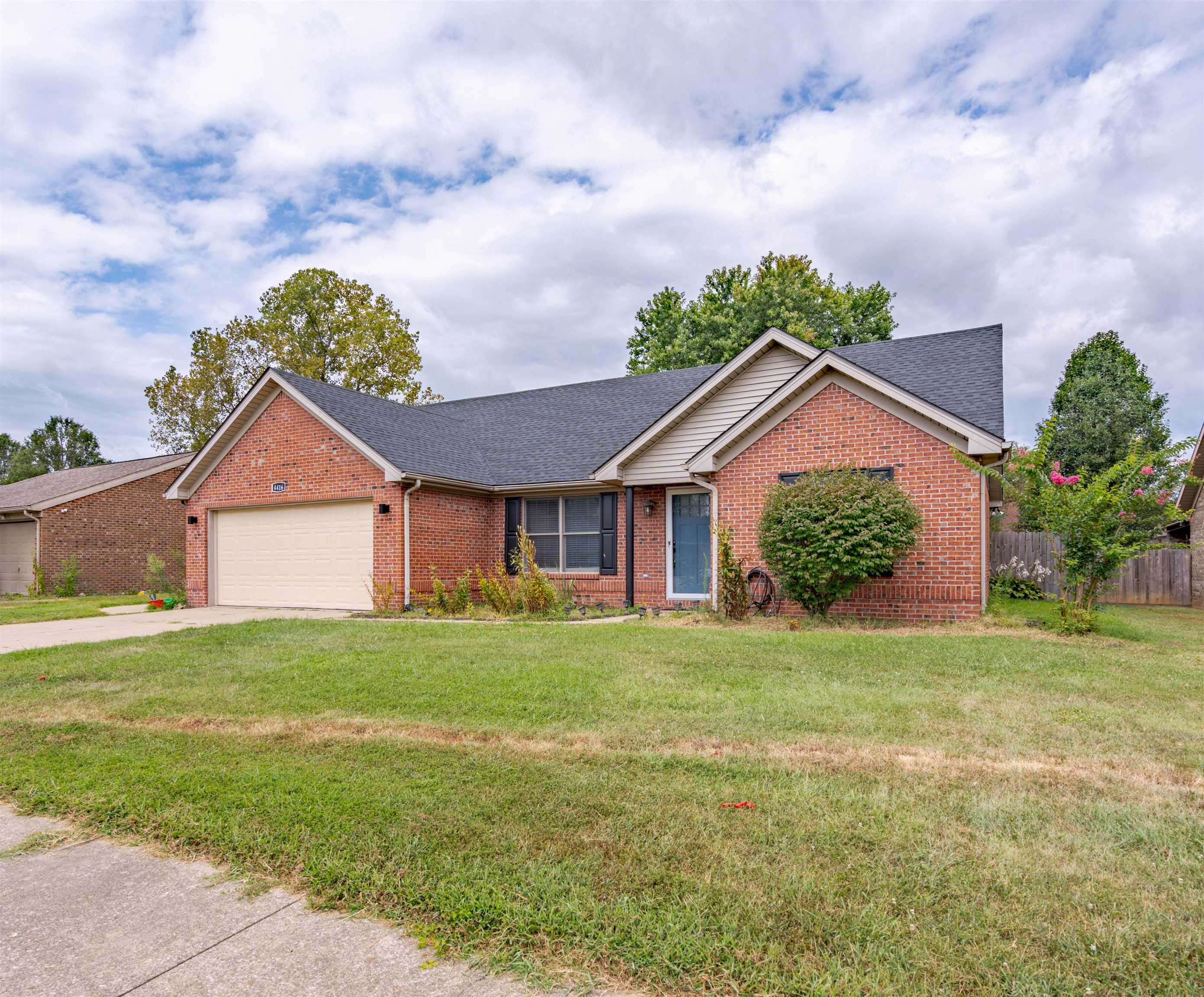 4416 Hunters Trace, Owensboro, Kentucky 42303, 3 Bedrooms Bedrooms, ,2 BathroomsBathrooms,Single Family Residence,For Sale,Hunters Trace,90409