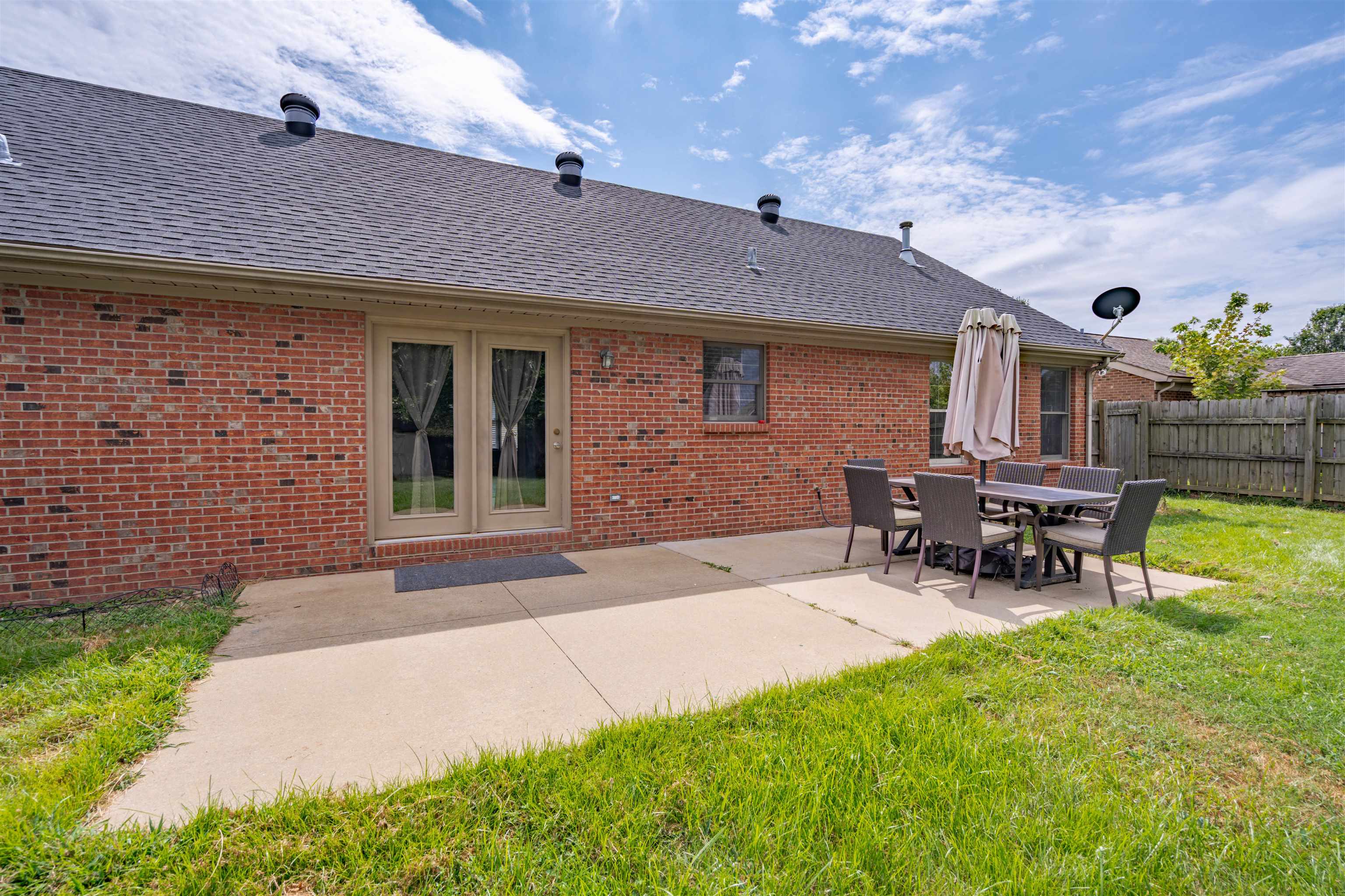 4416 Hunters Trace, Owensboro, Kentucky 42303, 3 Bedrooms Bedrooms, ,2 BathroomsBathrooms,Single Family Residence,For Sale,Hunters Trace,90409