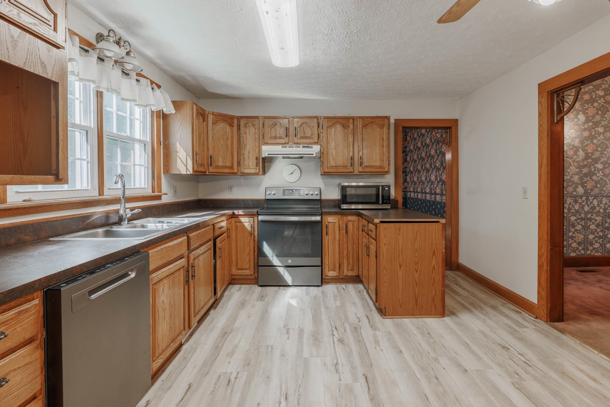 110 Lee Henderson Road, Lewisport, Kentucky 42351-110, 6 Bedrooms Bedrooms, ,3 BathroomsBathrooms,Single Family Residence,For Sale,Lee Henderson Road,90412