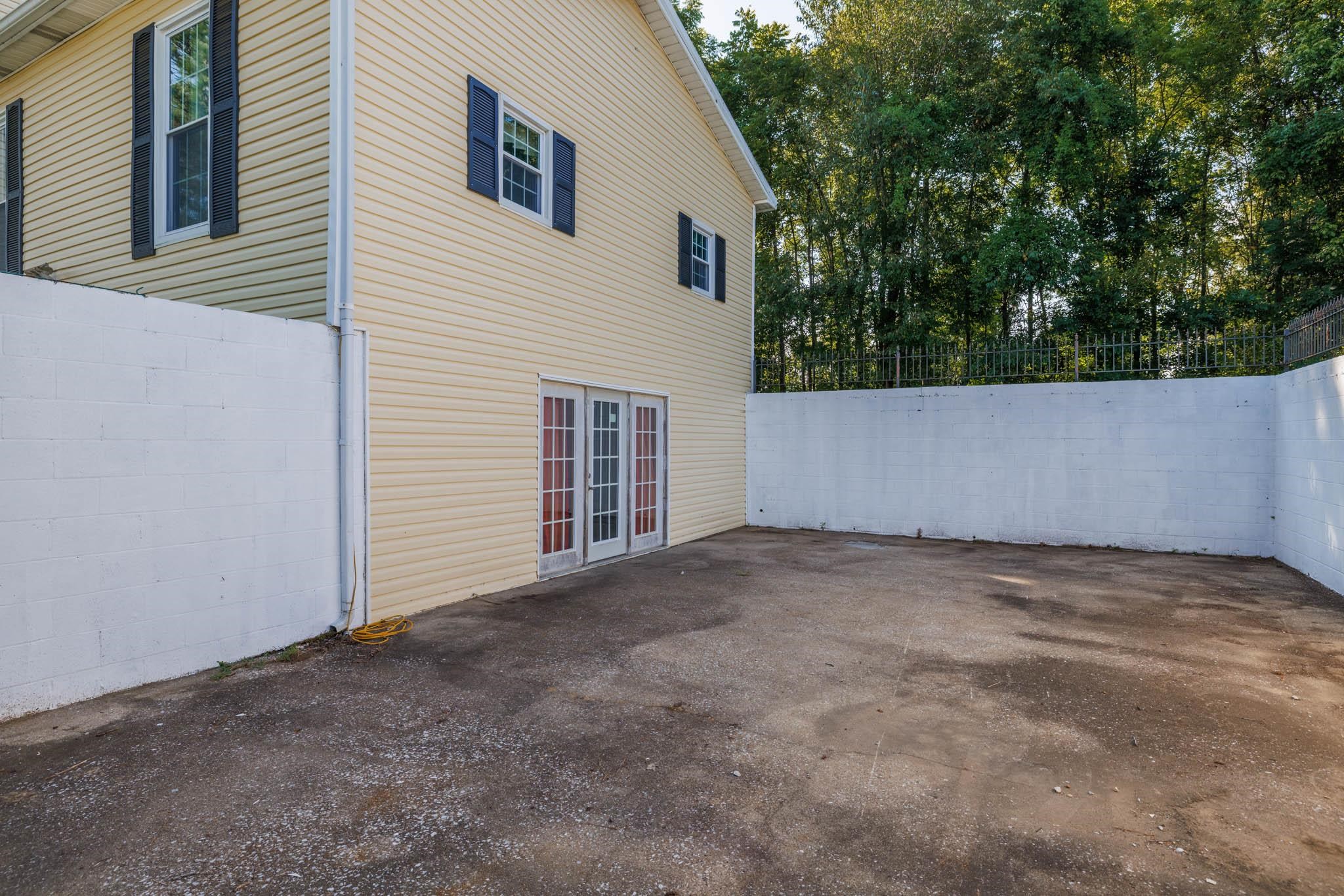 110 Lee Henderson Road, Lewisport, Kentucky 42351-110, 6 Bedrooms Bedrooms, ,3 BathroomsBathrooms,Single Family Residence,For Sale,Lee Henderson Road,90412