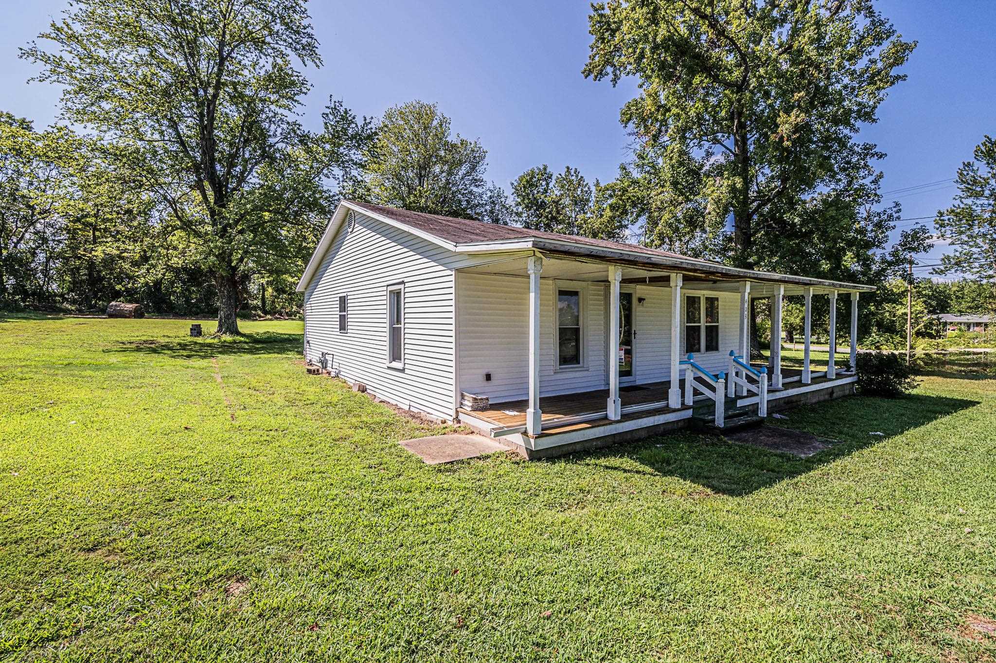 403 Doss Drive, POWDERLY, Kentucky 42367, 2 Bedrooms Bedrooms, ,1 BathroomBathrooms,Single Family Residence,For Sale,Doss Drive,90421