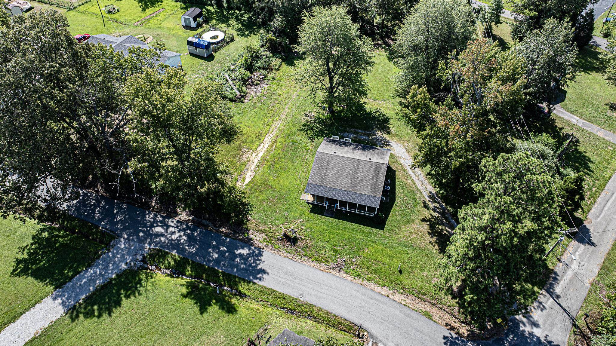 403 Doss Drive, POWDERLY, Kentucky 42367, 2 Bedrooms Bedrooms, ,1 BathroomBathrooms,Single Family Residence,For Sale,Doss Drive,90421