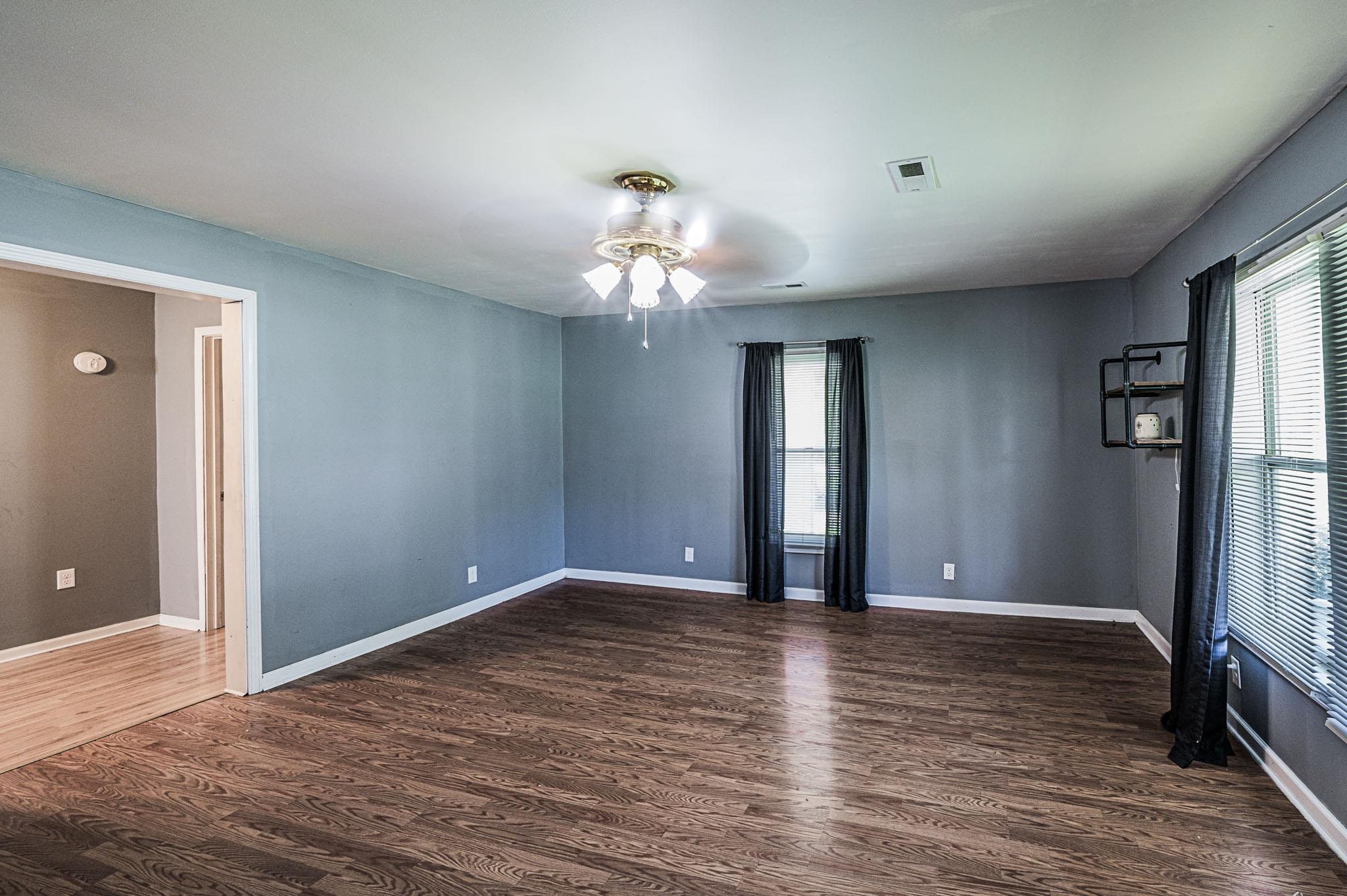 403 Doss Drive, POWDERLY, Kentucky 42367, 2 Bedrooms Bedrooms, ,1 BathroomBathrooms,Single Family Residence,For Sale,Doss Drive,90421