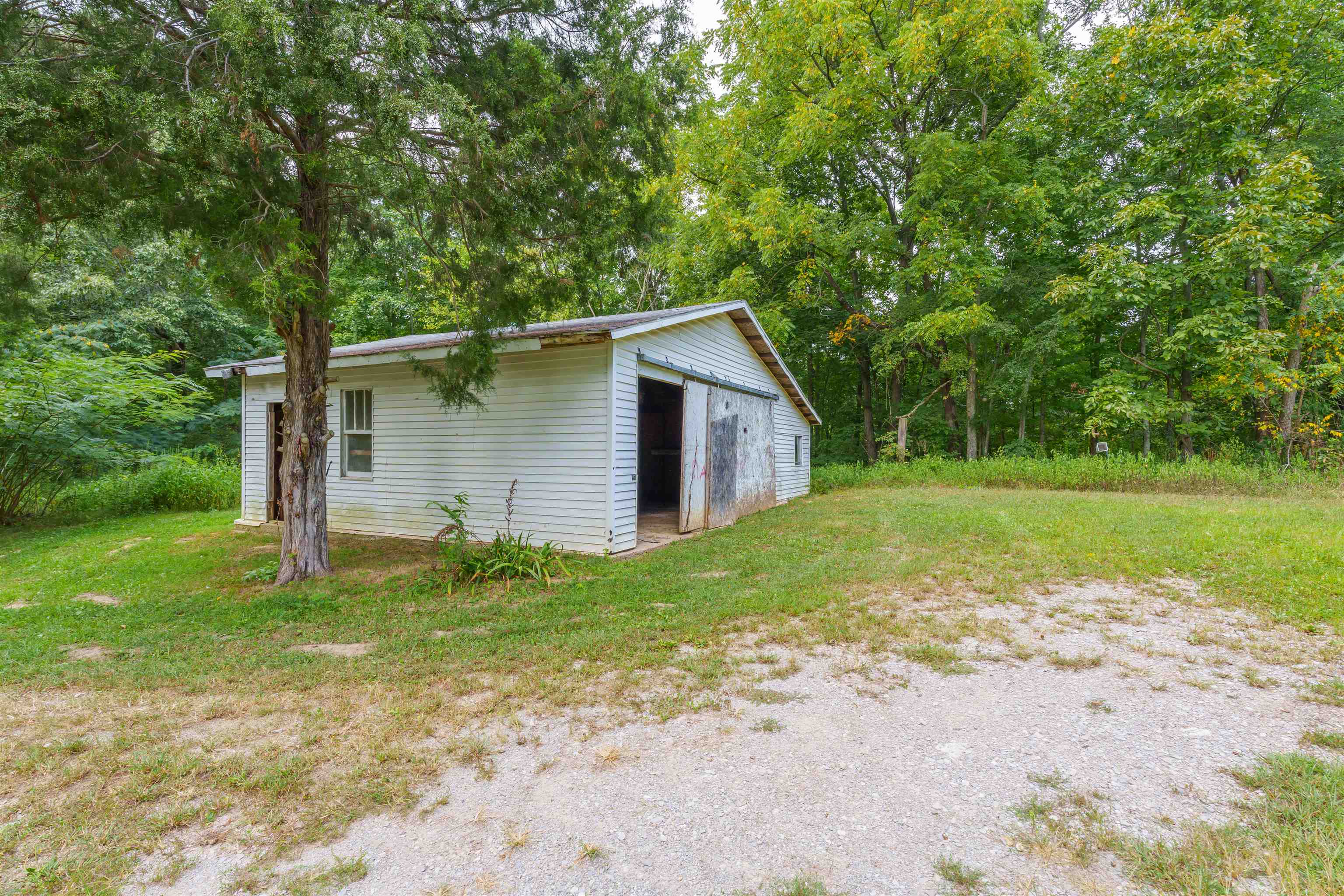 402 Basham Rd, Fordsville, Kentucky 42343, 3 Bedrooms Bedrooms, ,1 BathroomBathrooms,Single Family Residence,For Sale,Basham Rd,90424