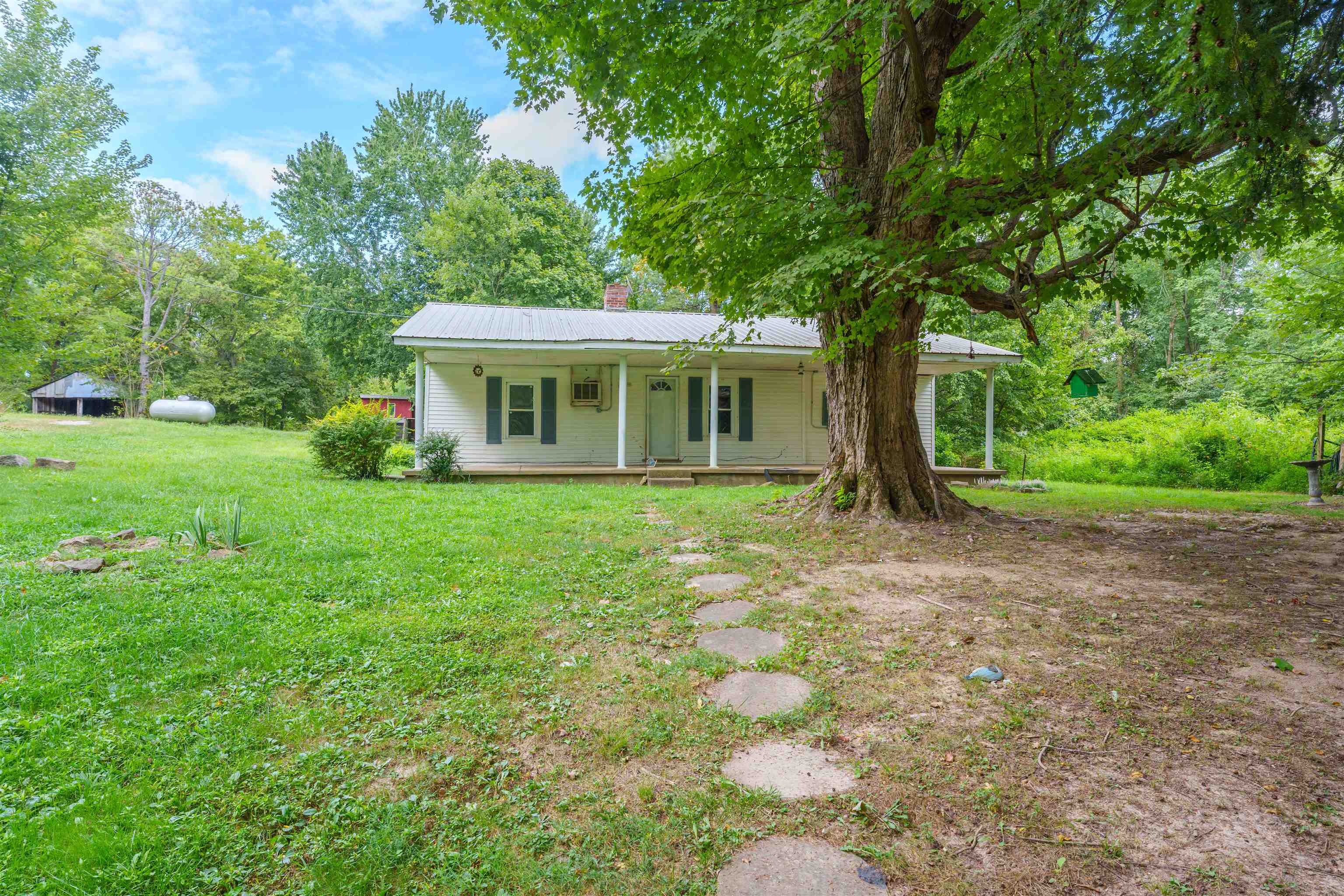 402 Basham Rd, Fordsville, Kentucky 42343, 3 Bedrooms Bedrooms, ,1 BathroomBathrooms,Single Family Residence,For Sale,Basham Rd,90424